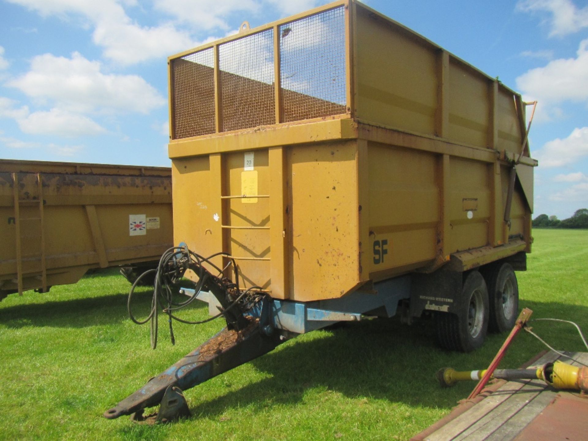 RICHARD WESTERN 11t silage TRAILER fitted with hydraulic rear and steering rear axle - Image 2 of 3