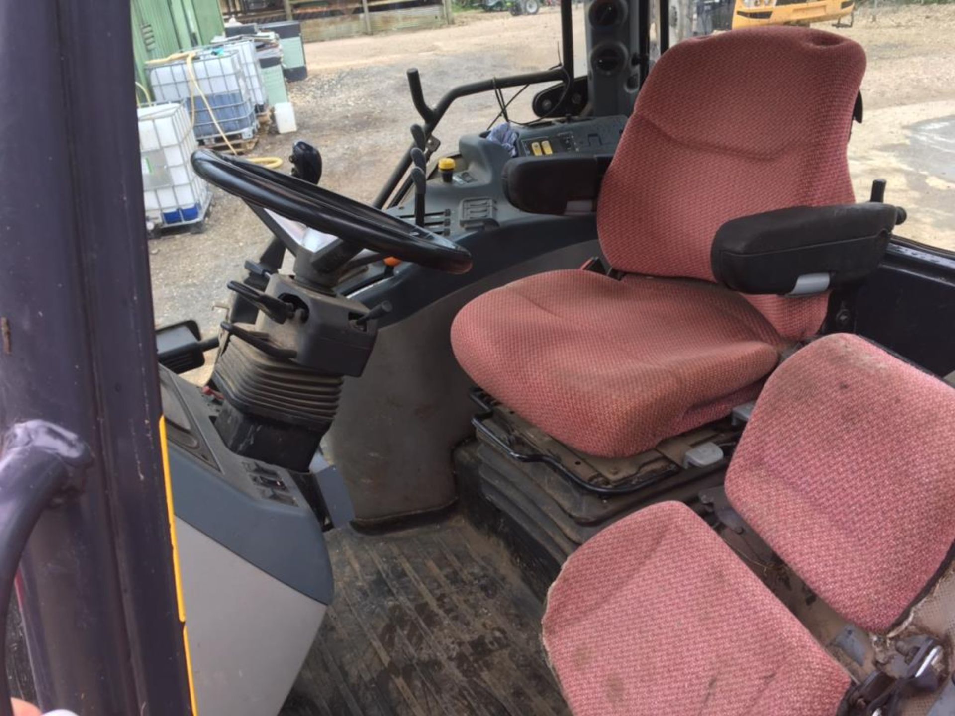 2010 McCormick Mc110 T3 4wd TRACTOR with Quicke Q55 front loader Fitted with PUH, on 420/85R38 - Image 4 of 4