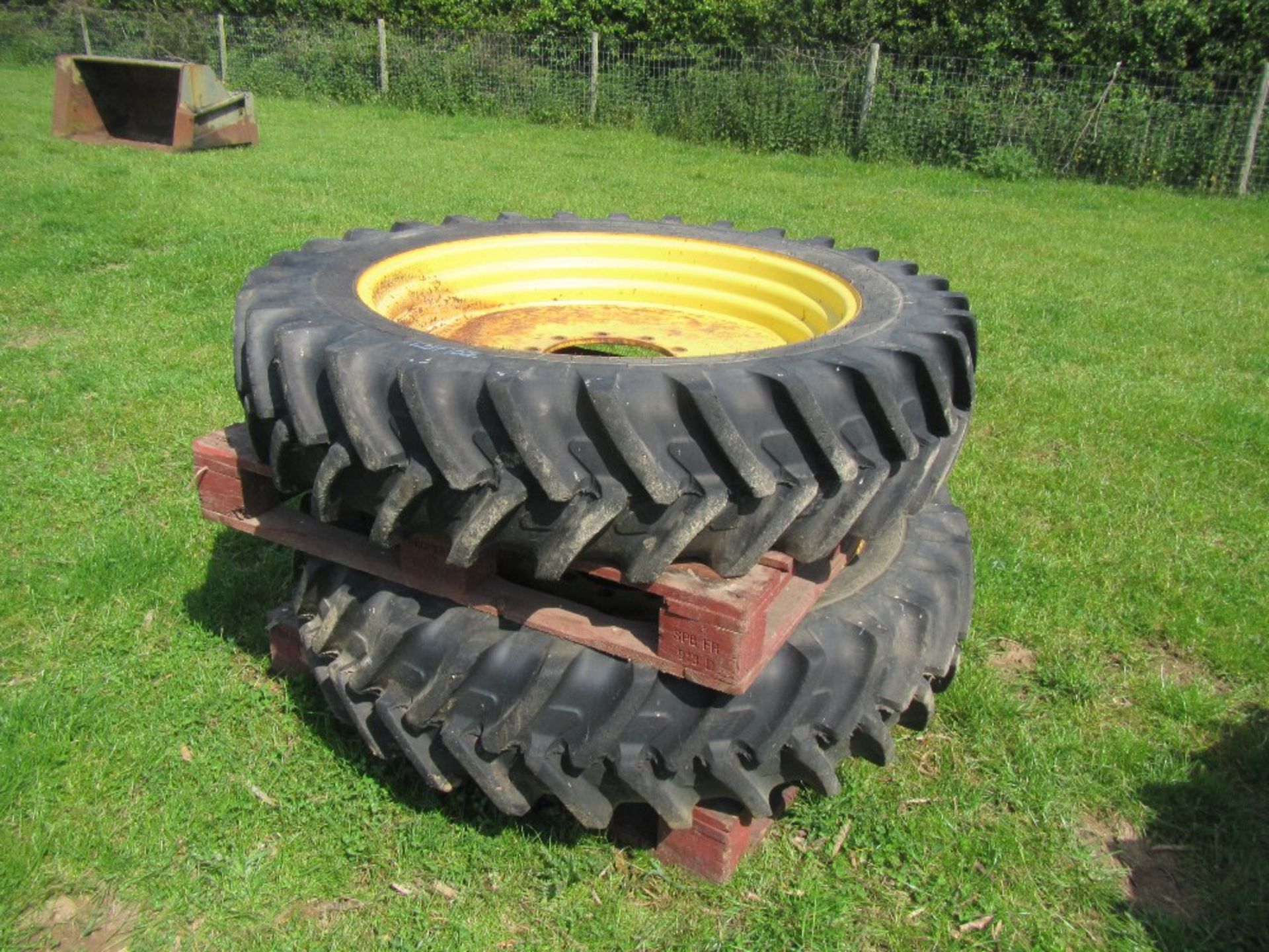 Pr. 320/85R38 Michelin Agribib, front rowcrop wheels and tyres, 10 stud with JD rims