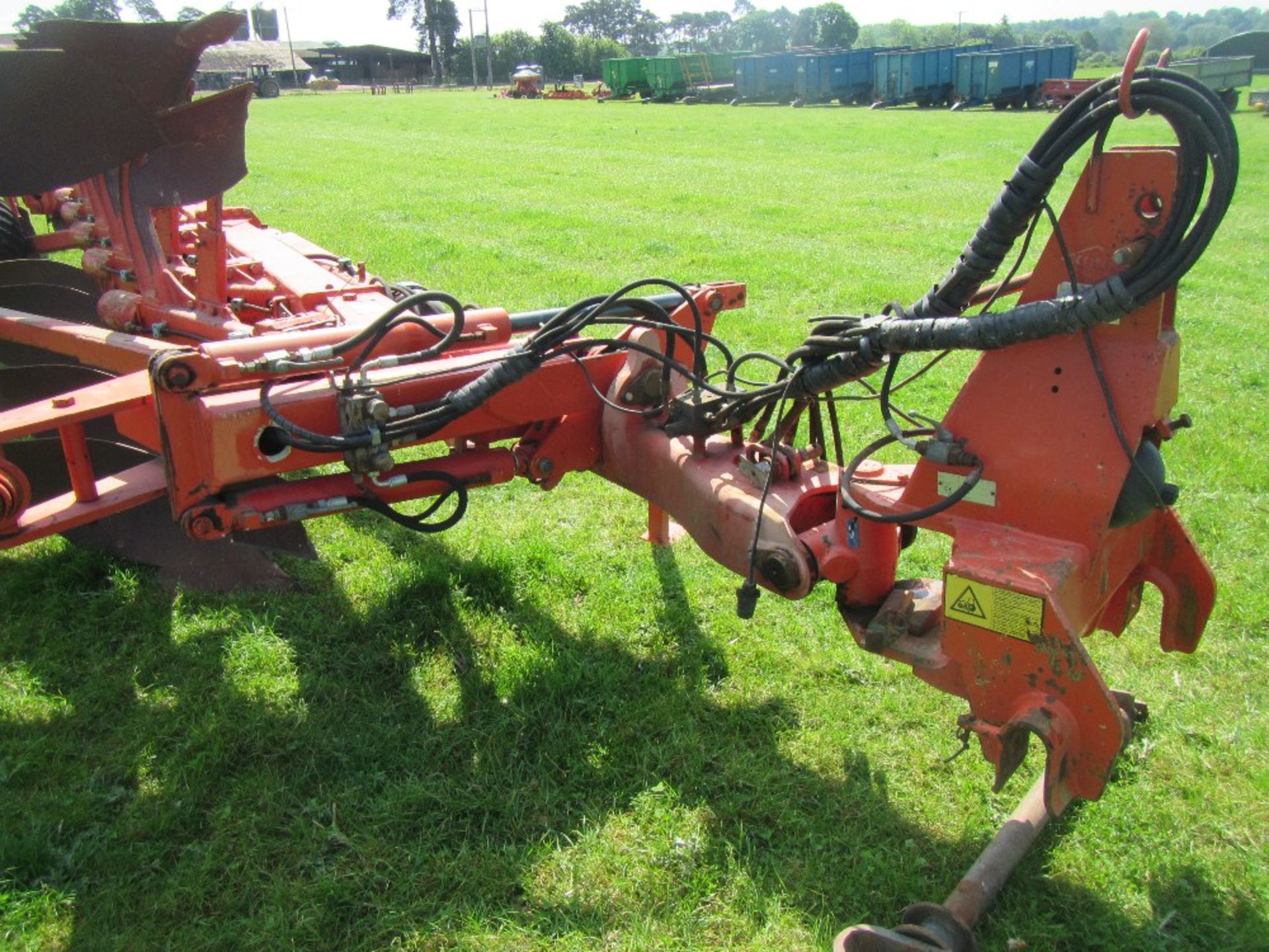 2002 Kuhn Manager SPF/10 8NS semi-mounted 8 furrow reversible plough with Auto-re-set - Image 3 of 5