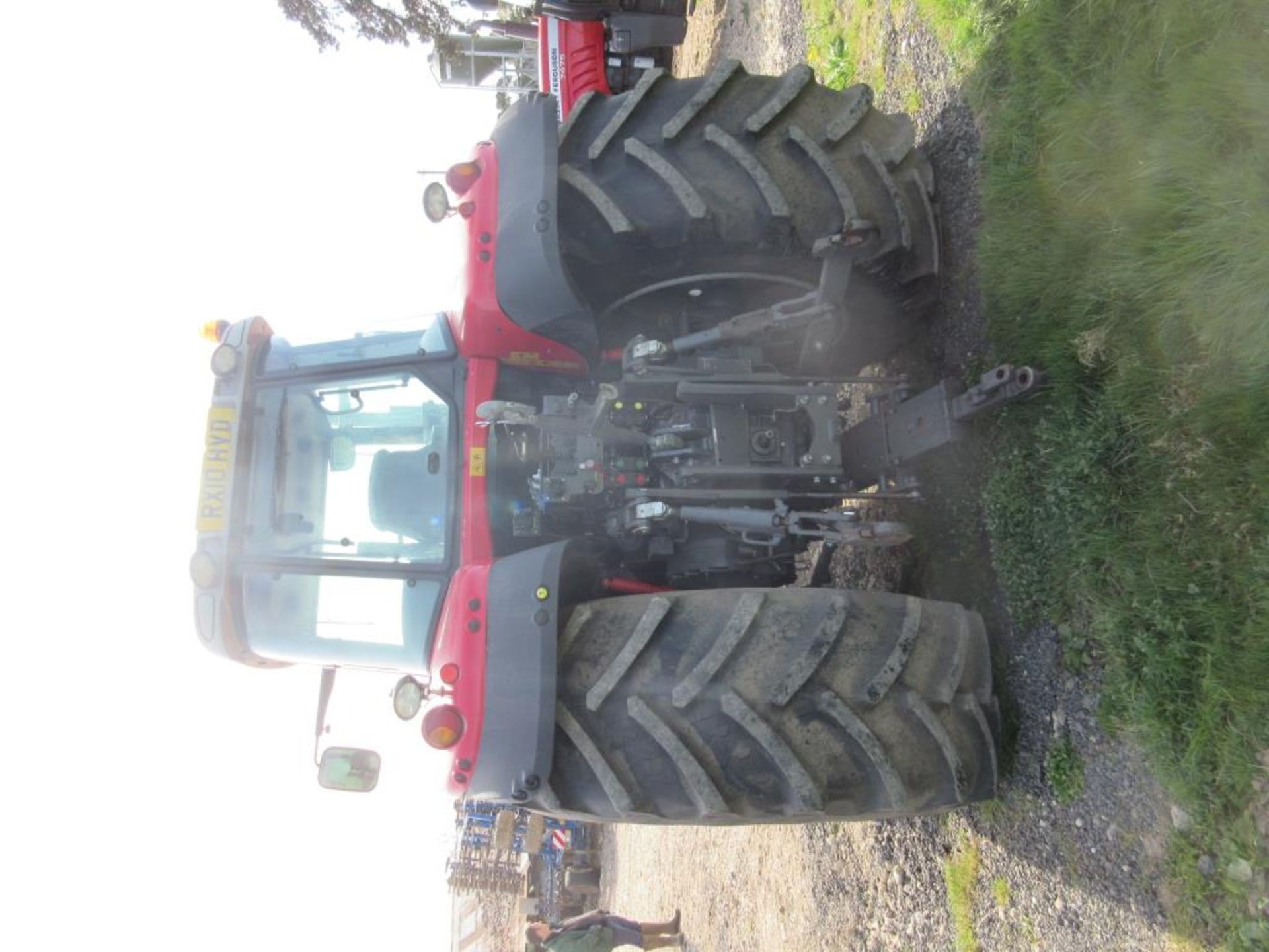 2010 MASSEY FERGUSON 7499 Dyna VT 4wd 50kph TRACTOR Fitted with front linkage and PTO, front and cab - Image 3 of 7