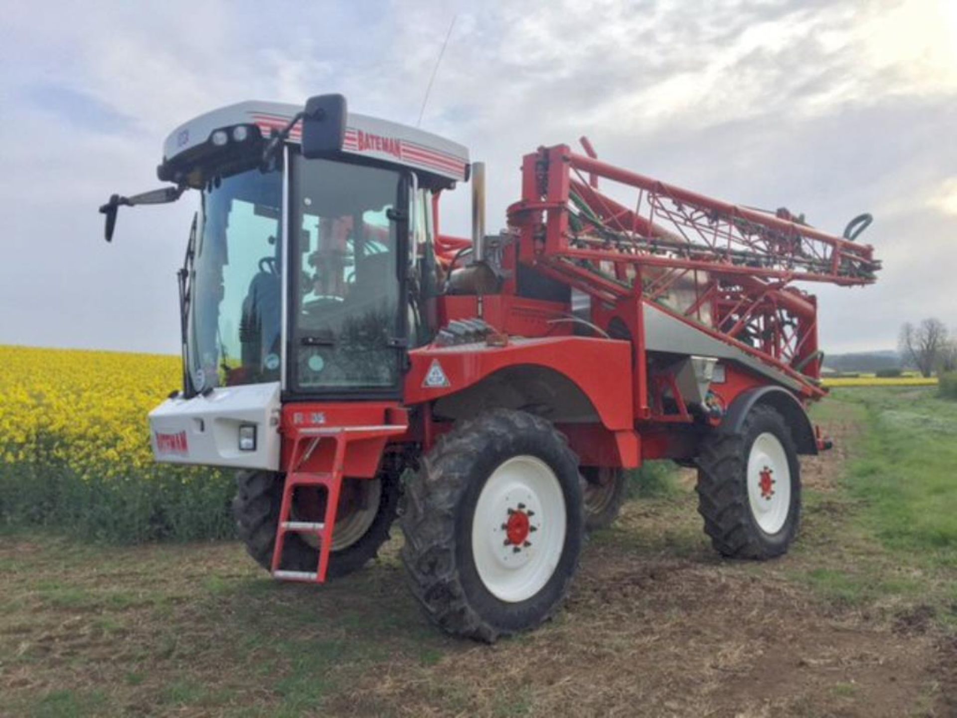 2010 Bateman RB35 25m 4000ltr 40kph self propelled sprayer With 4000 litre stainless steel tank, - Image 2 of 2