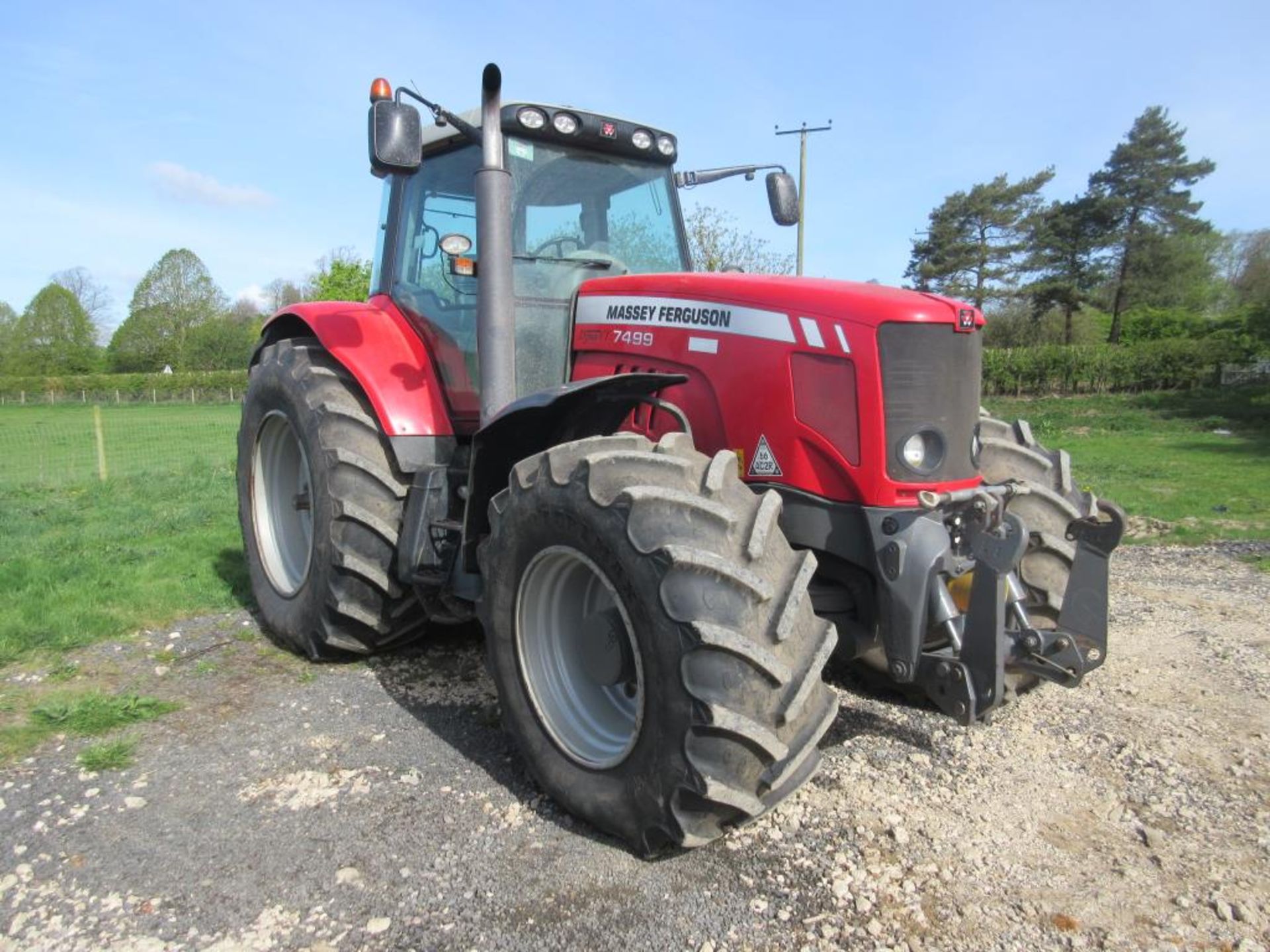 2010 MASSEY FERGUSON 7499 Dyna VT 4wd 50kph TRACTOR Fitted with front linkage and PTO, front and cab - Image 7 of 7