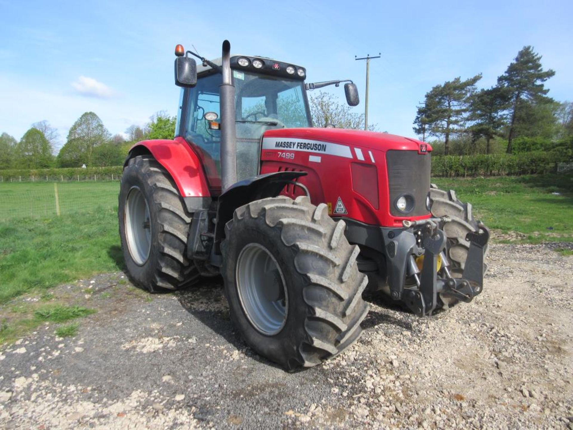 2010 MASSEY FERGUSON 7499 Dyna VT 4wd 50kph TRACTOR Fitted with front linkage and PTO, front and cab - Image 2 of 7