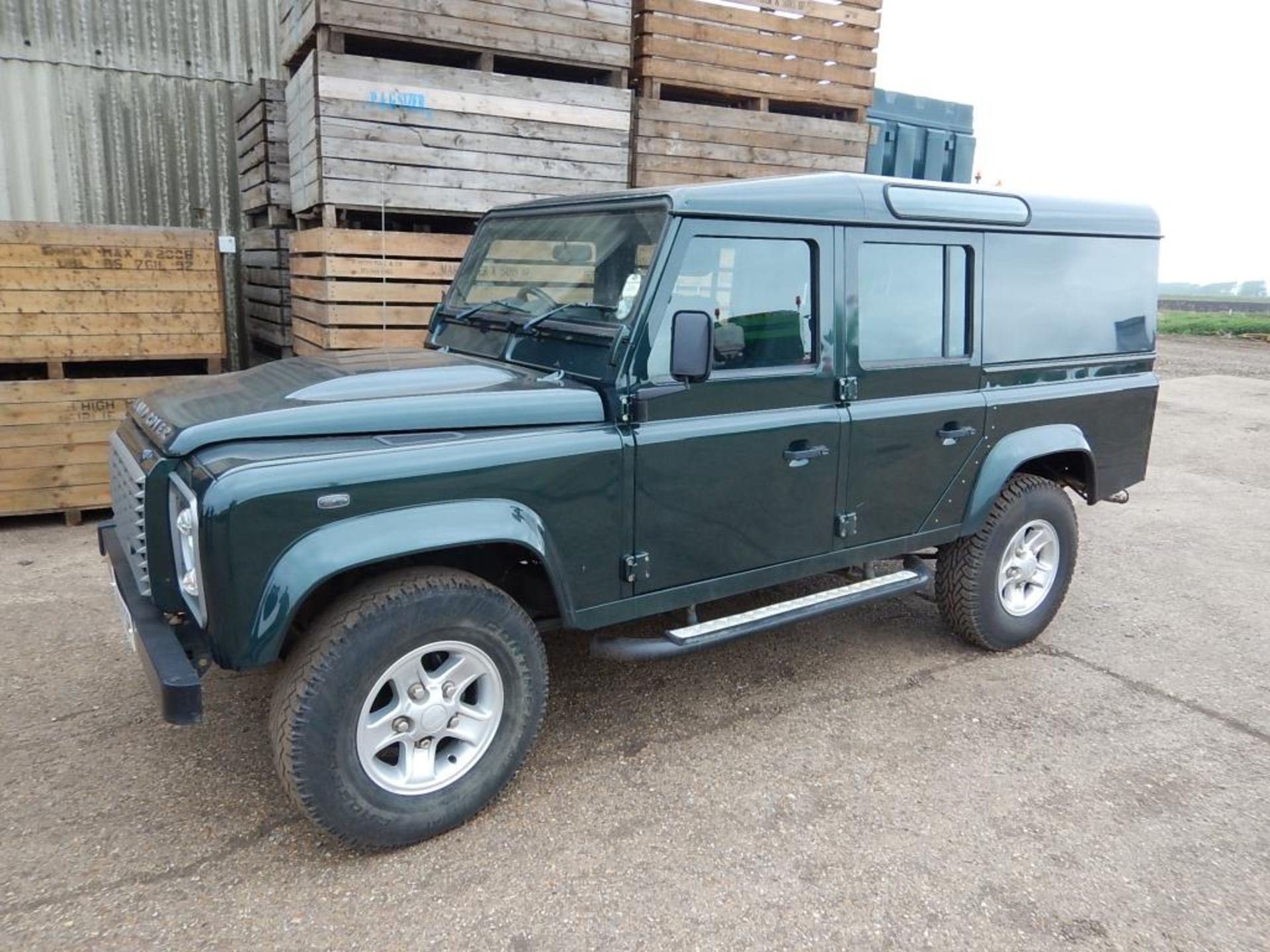 Land Rover Defender 110 XS 2.4L TDCi manual twin cab with half leather seats, air conditioning, - Image 6 of 8