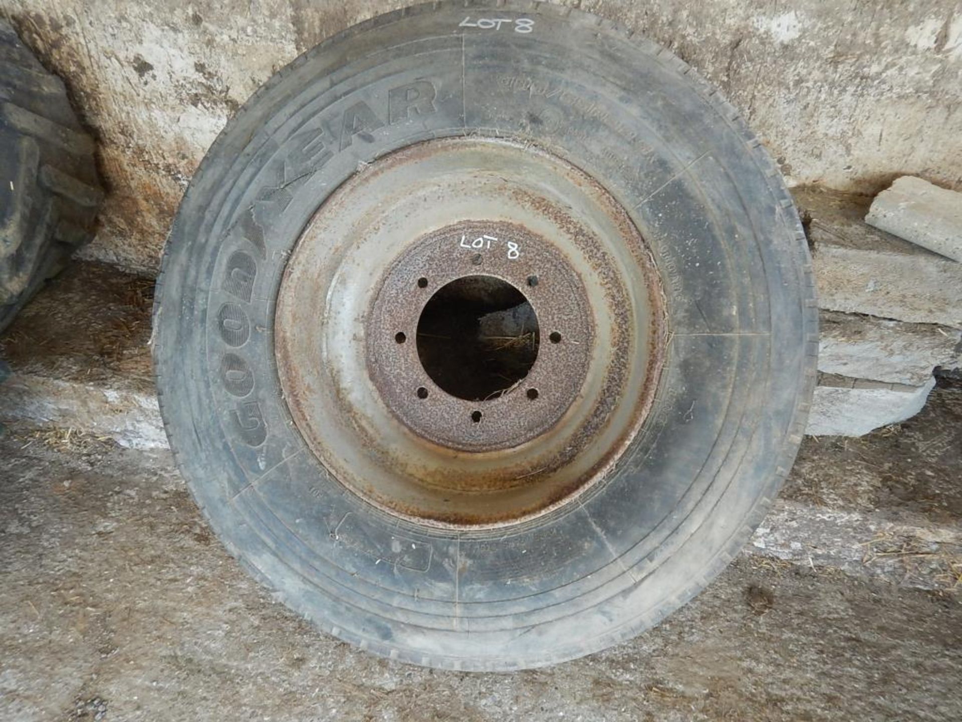 Tyre for 14t trailer