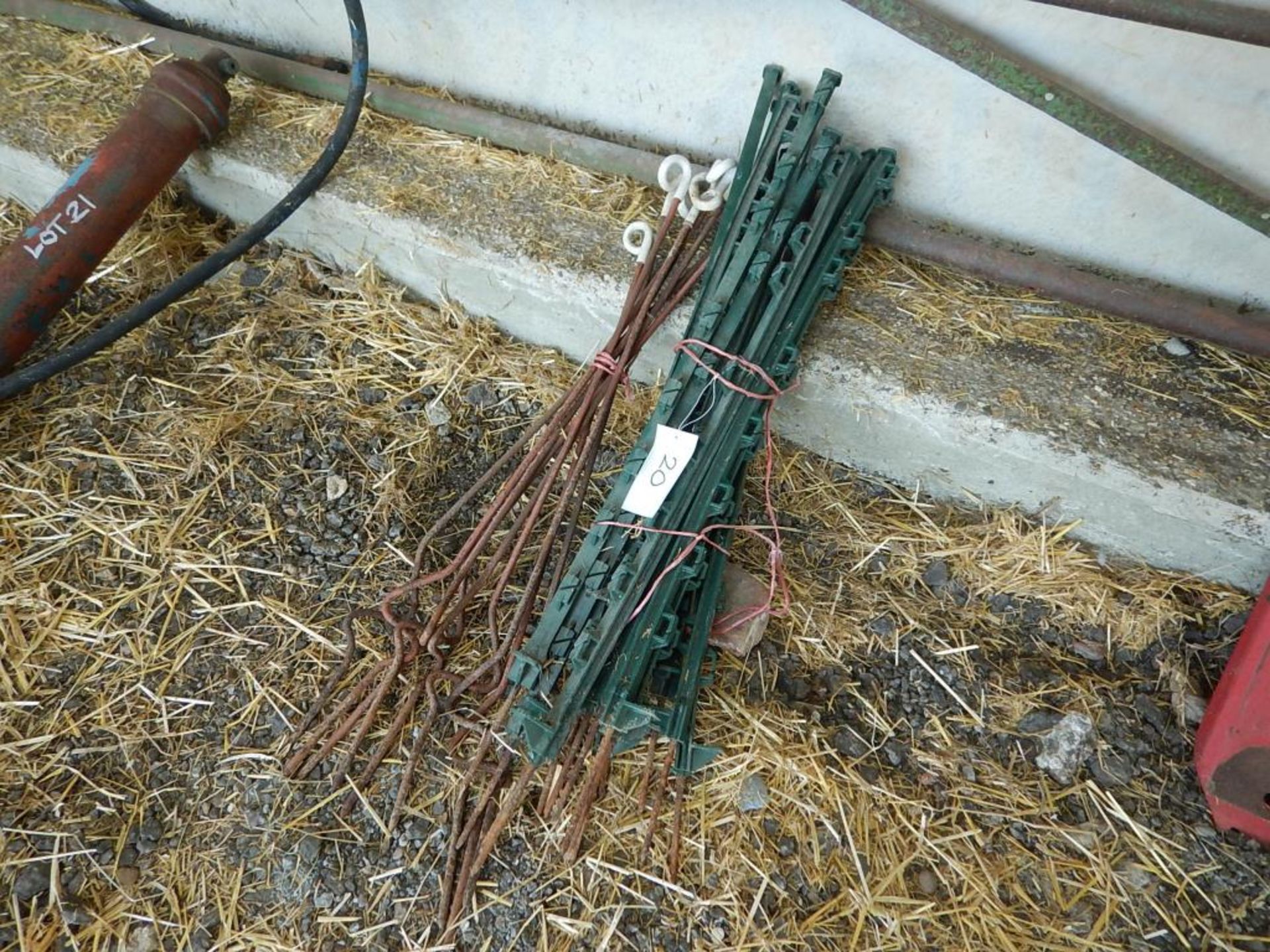 Qty electric fence stakes