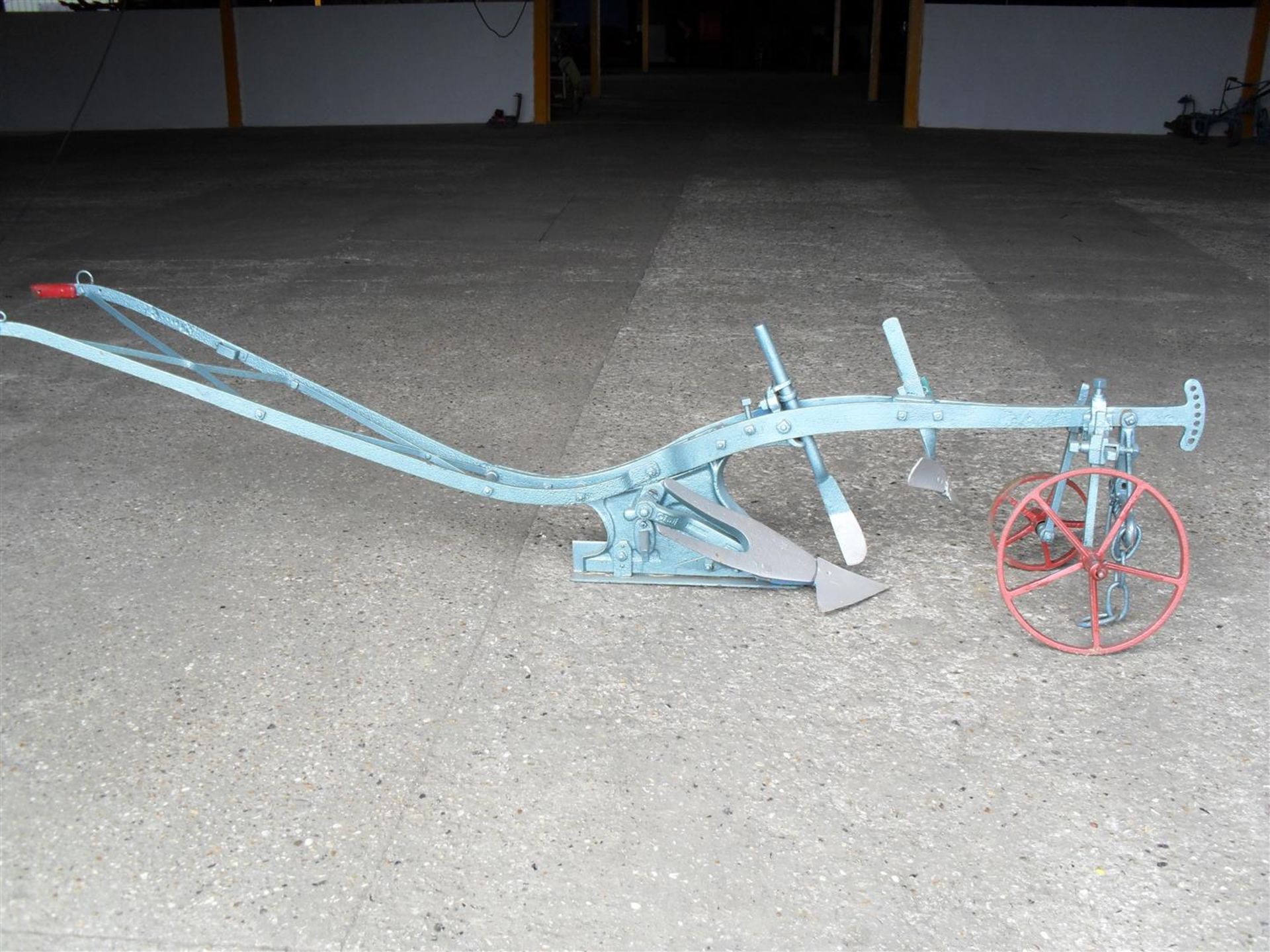 Single furrow horse drawn plough with 2 tine mouldboard - Image 2 of 2