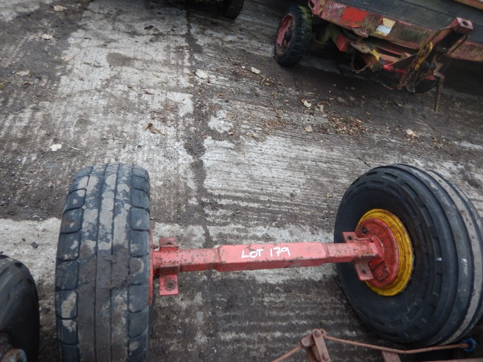 Trailer axle with wheels and tyres