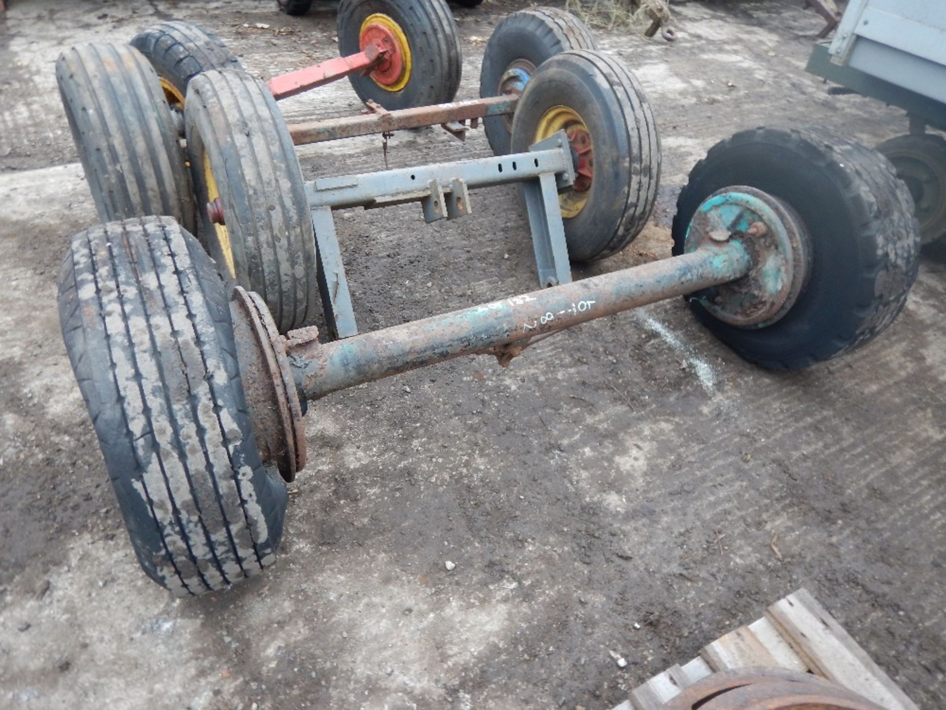 Trailer axle with wheels and tyres