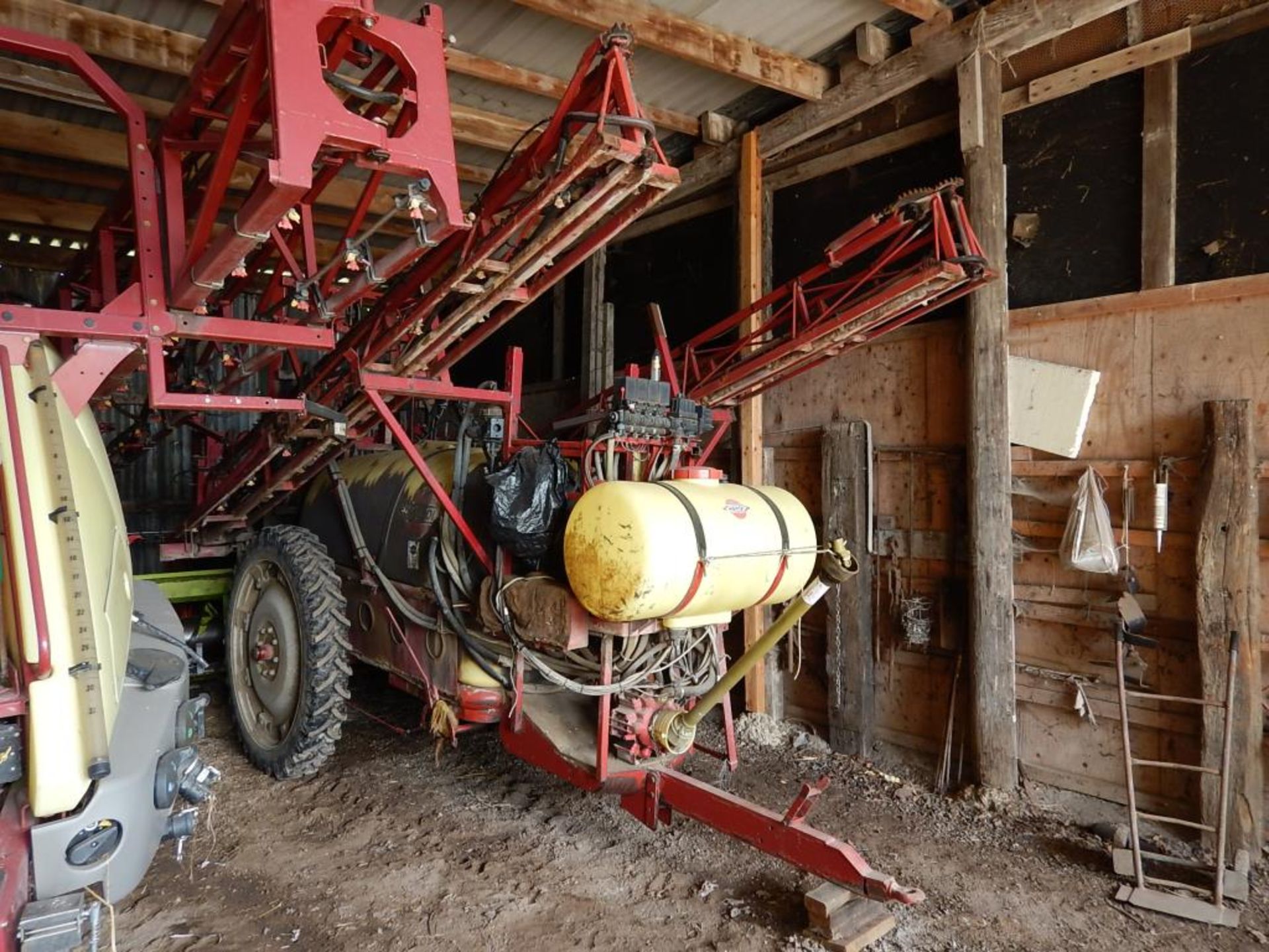 Hardi 2400ltr 21m hydraulic folding trailed sprayer on 9.5R44 rowcrop wheels and tyres