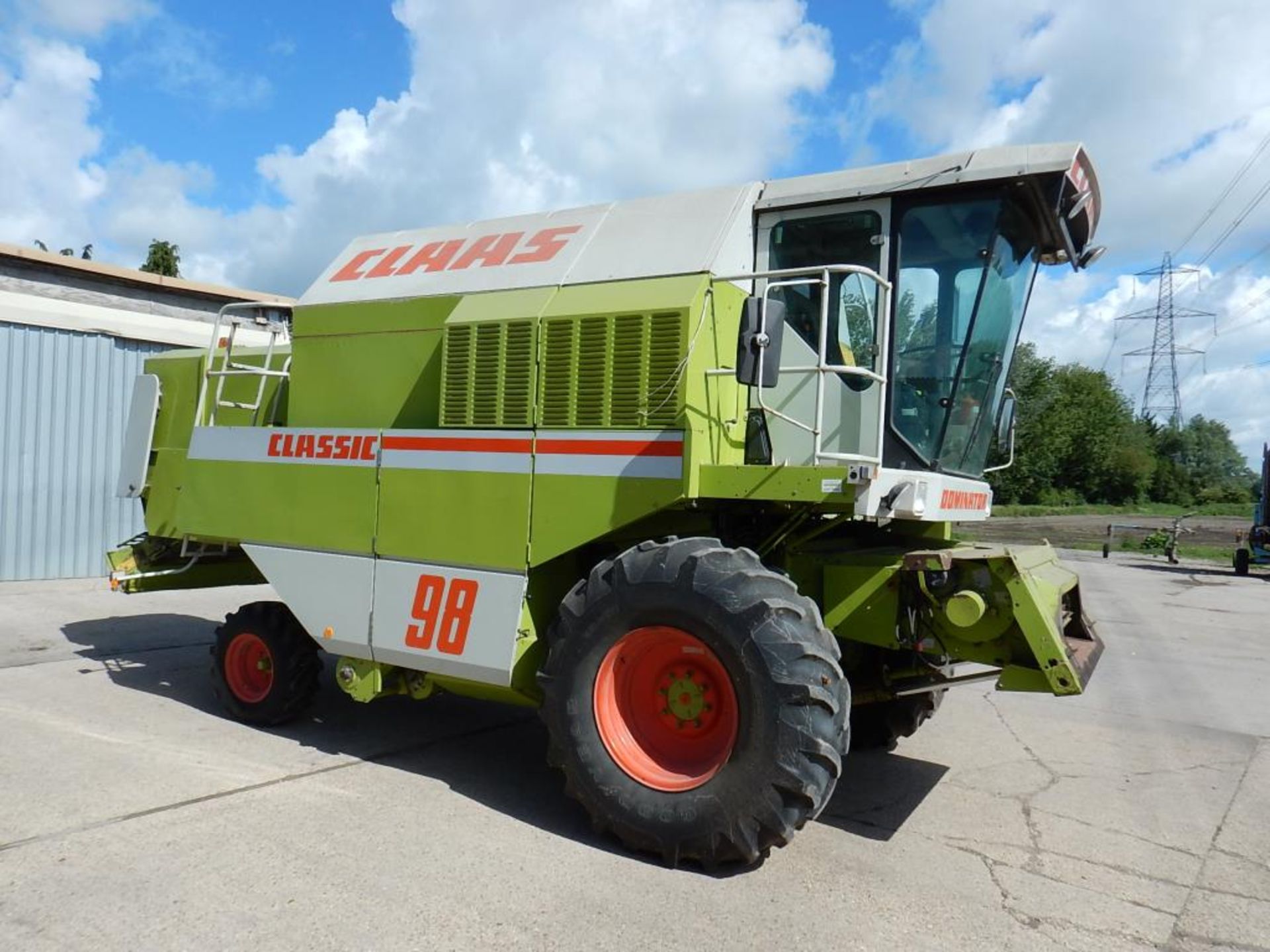 CLAAS Dominator 98 Classic 15ft cut COMBINE HARVESTER With C750 header, 3D sieves, straw chopper,