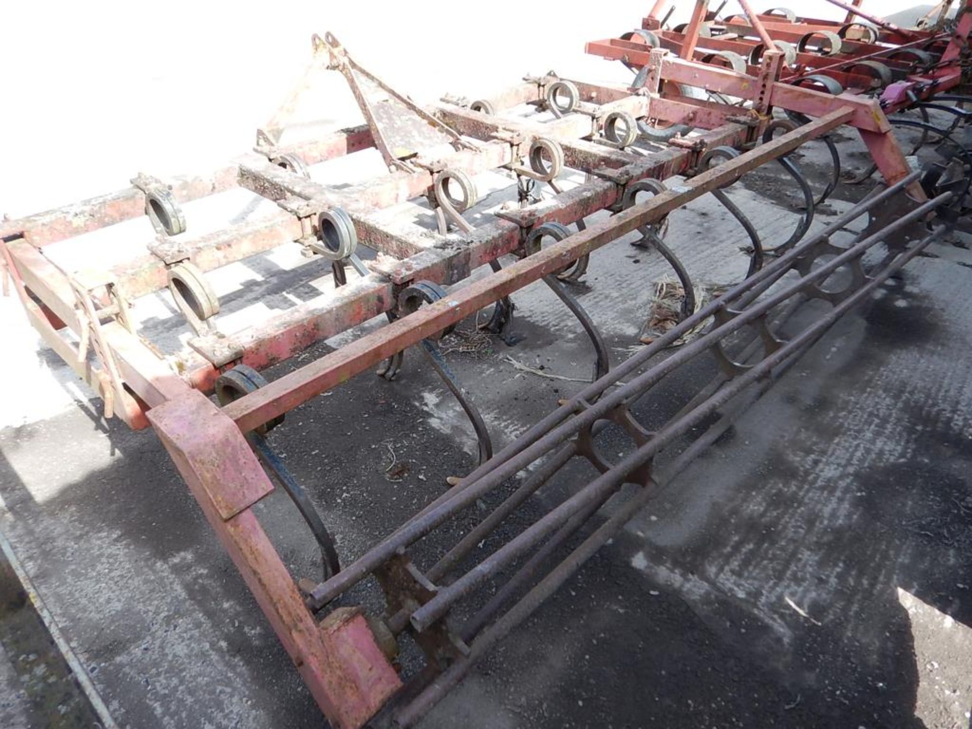 Massey Ferguson pigtail cultivator c/w crumbler bar, 3m - Image 2 of 2