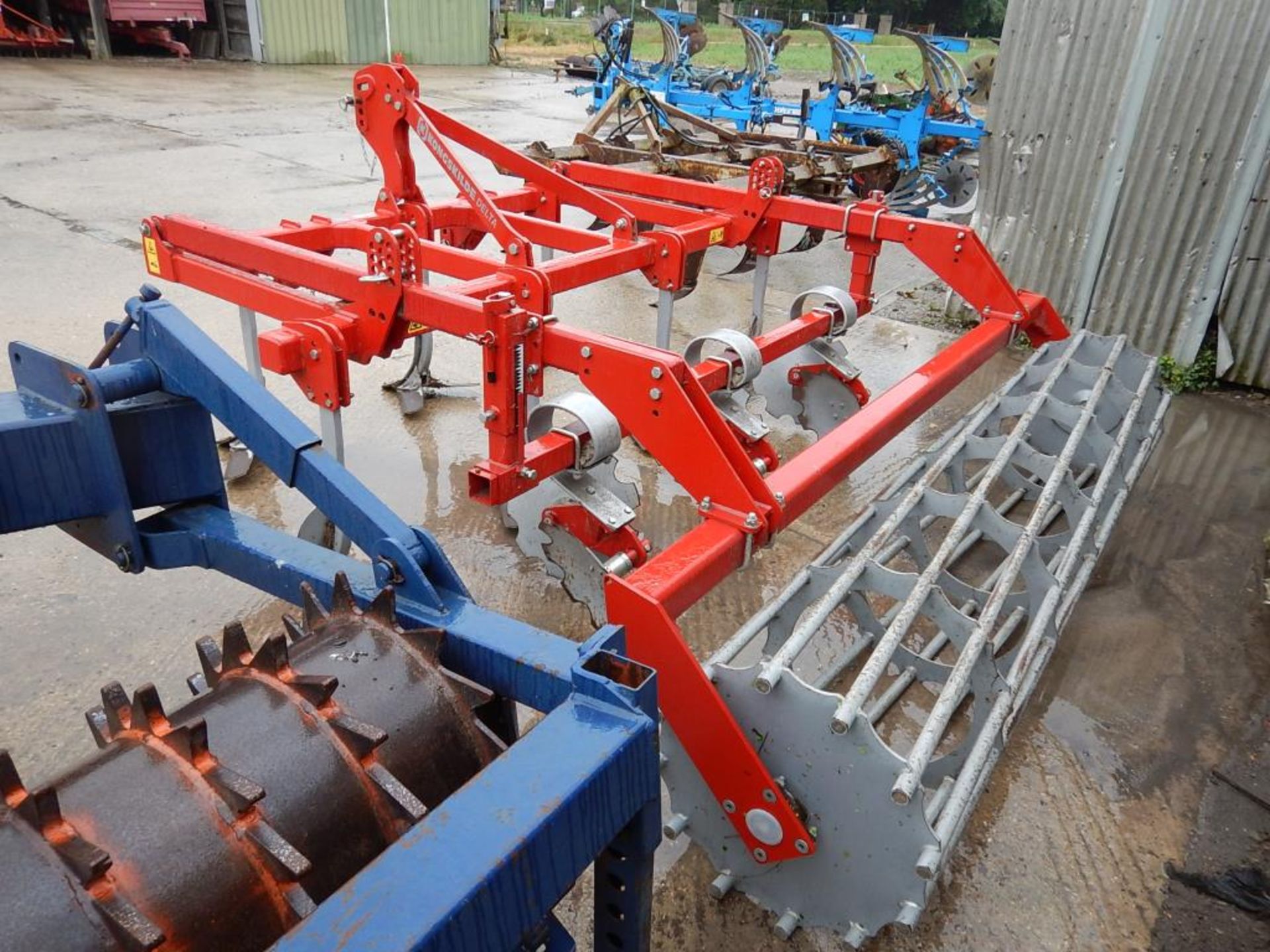 2011 Kongskilde Delta HSF-300 7leg stubble cultivator c/w discs and crumbler bar Serial No. - Image 2 of 4