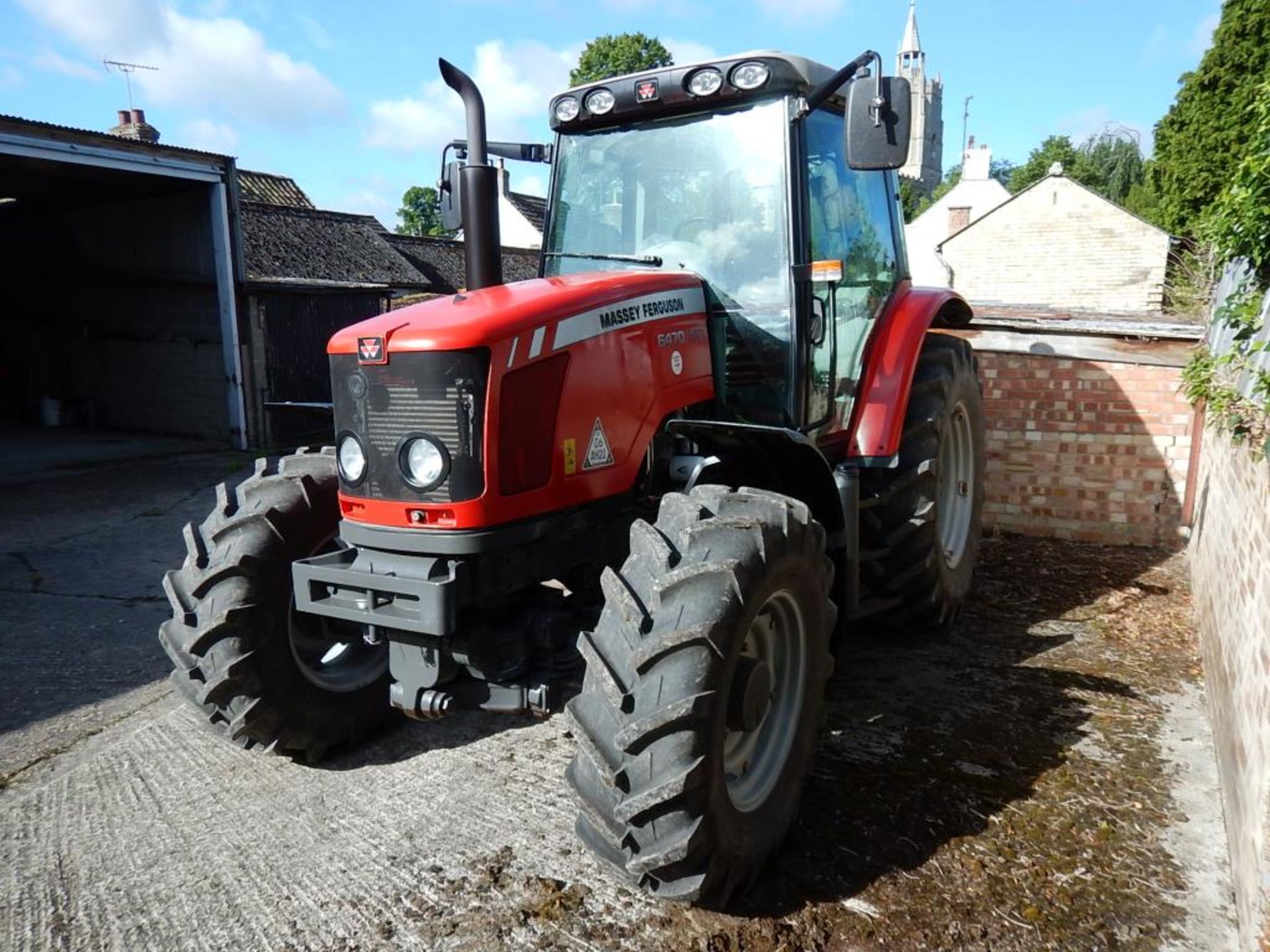 2013 MASSEY FERGUSON 6470 Dyna-6 40kph 4wd TRACTOR With front and cab suspension on 18.4R34 rear and - Image 2 of 9