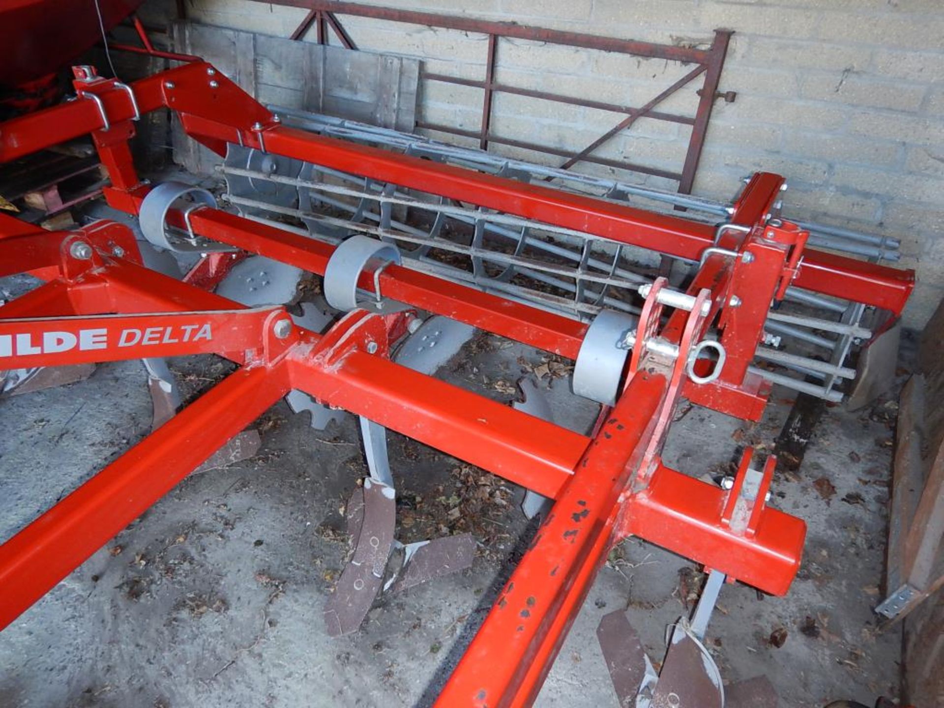 2011 Kongskilde Delta HSF-300 7leg stubble cultivator c/w discs and crumbler bar Serial No. - Image 3 of 4