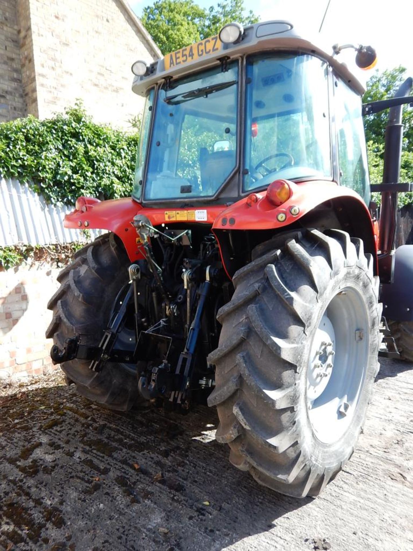 2005 MASSEY FERGUSON 6460 Dynashift 40kph 4wd TRACTOR With front and cab suspension on 16.9R34 - Image 3 of 7