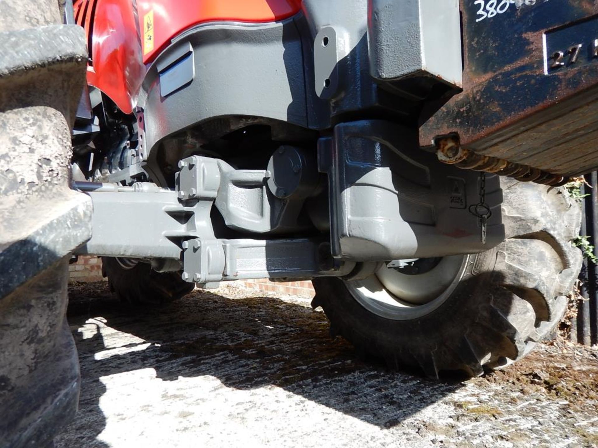 2011 MASSEY FERGUSON 6480 Dyna-6 50kph 4wd TRACTOR With front and cab suspension, front weights on - Image 9 of 10