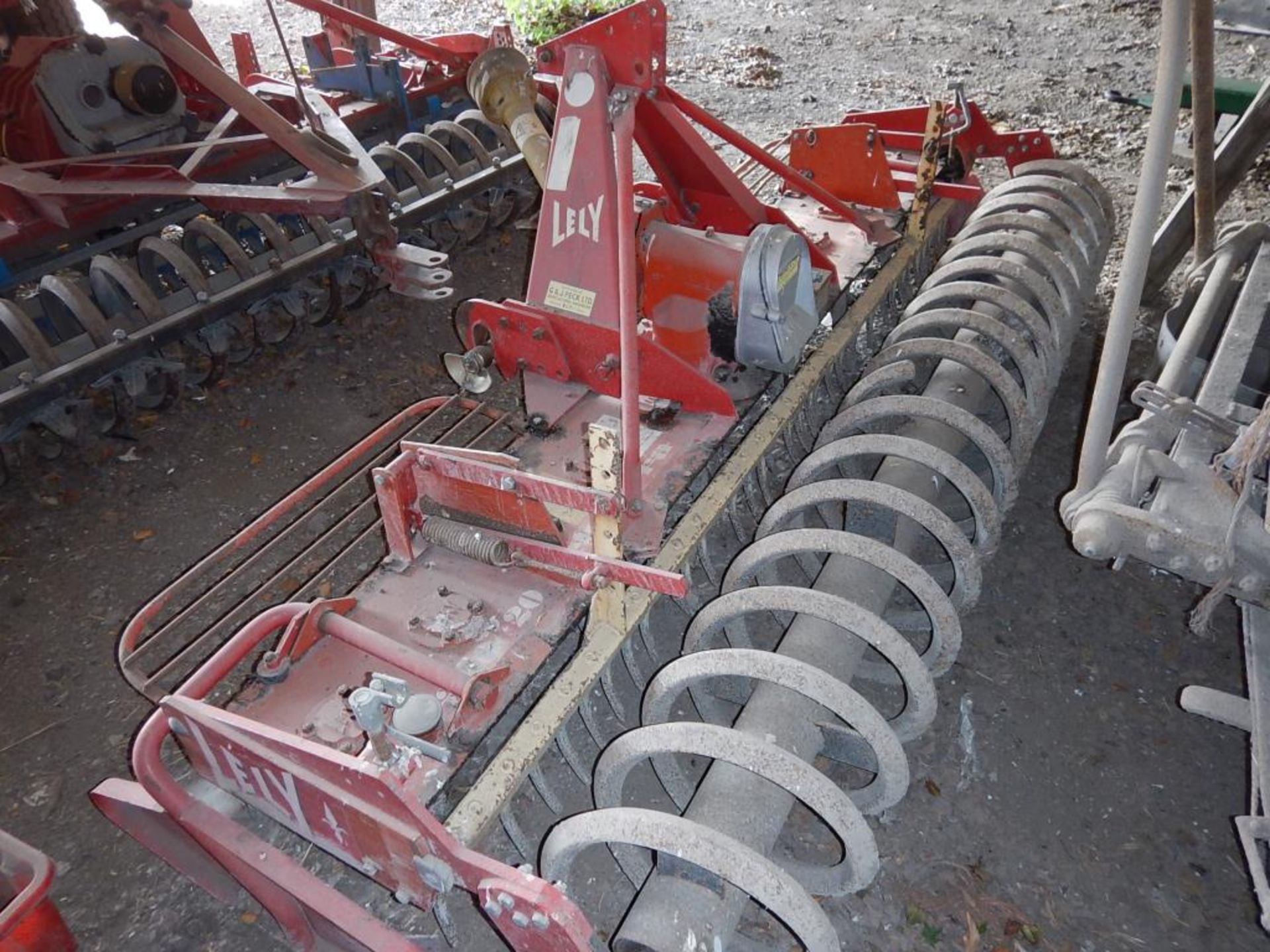 Lely 300-20 3m power harrow fitted with spiral crumbler roller - Image 2 of 2