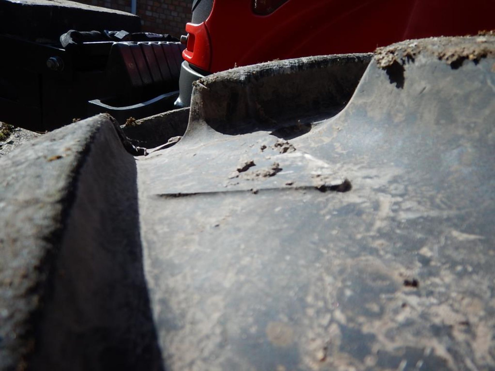 2011 MASSEY FERGUSON 6480 Dyna-6 50kph 4wd TRACTOR With front and cab suspension, front weights on - Image 7 of 10