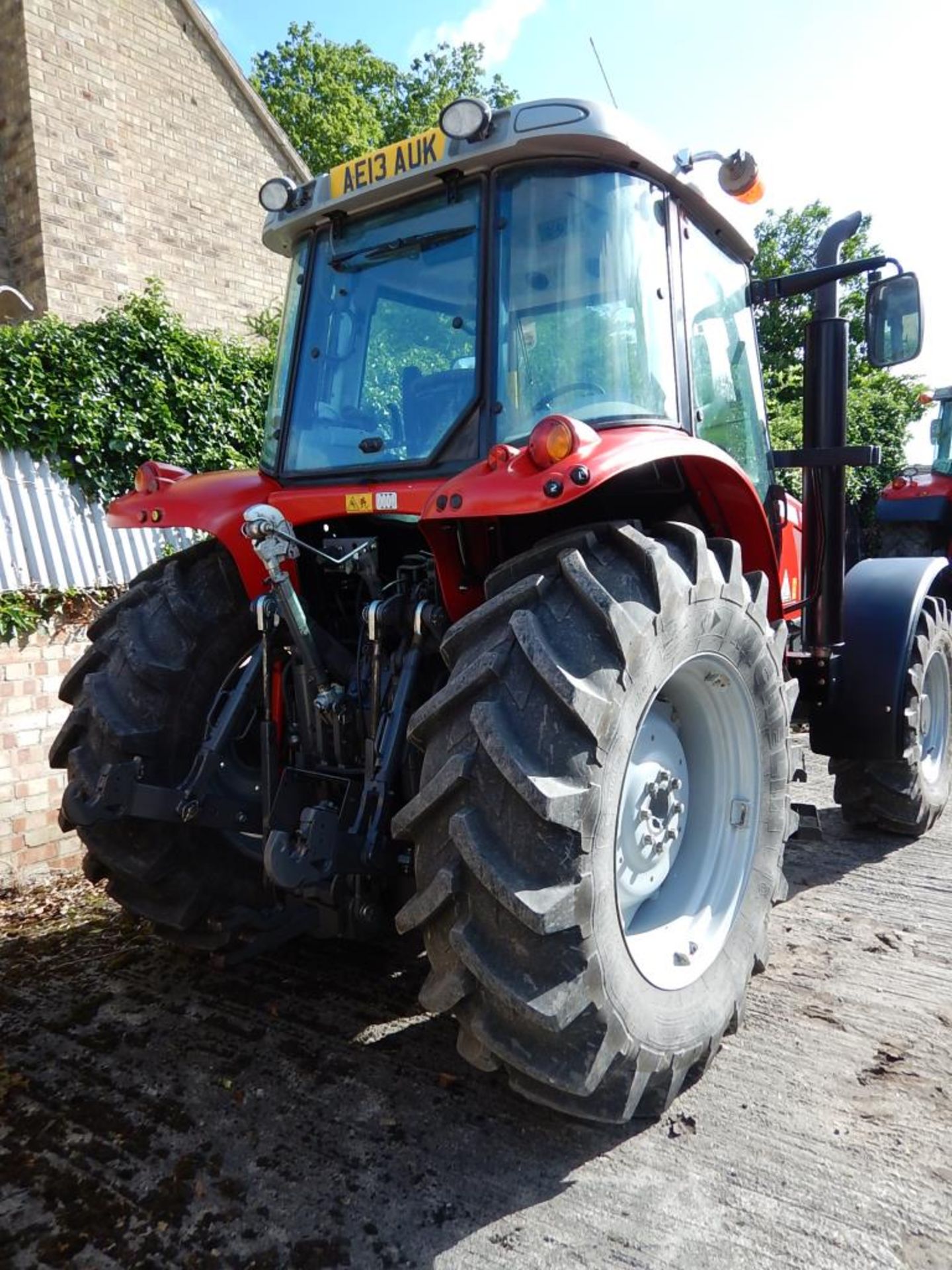 2013 MASSEY FERGUSON 6470 Dyna-6 40kph 4wd TRACTOR With front and cab suspension on 18.4R34 rear and - Image 3 of 9