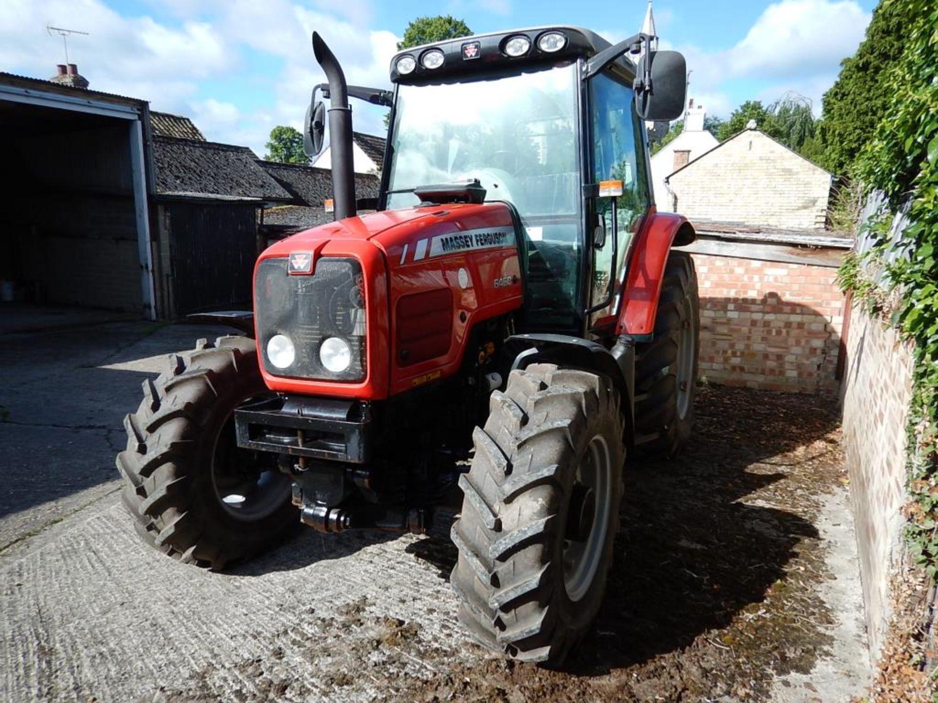 2005 MASSEY FERGUSON 6460 Dynashift 40kph 4wd TRACTOR With front and cab suspension on 16.9R34 - Image 2 of 7