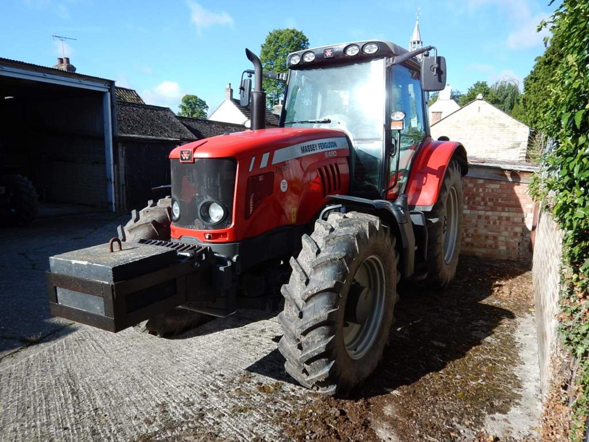 2011 MASSEY FERGUSON 6480 Dyna-6 50kph 4wd TRACTOR With front and cab suspension, front weights on - Image 2 of 10