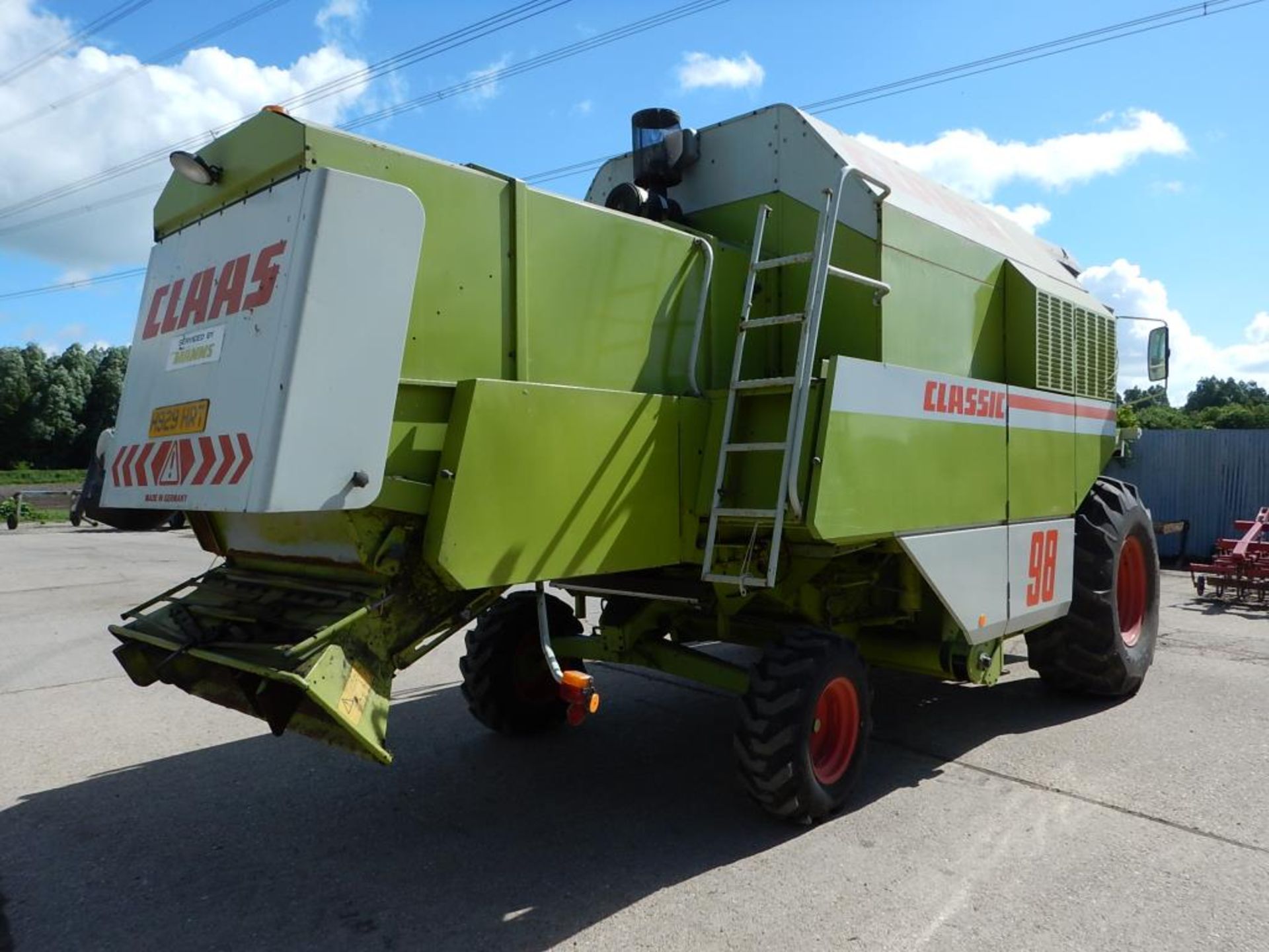 CLAAS Dominator 98 Classic 15ft cut COMBINE HARVESTER With C750 header, 3D sieves, straw chopper, - Image 4 of 14
