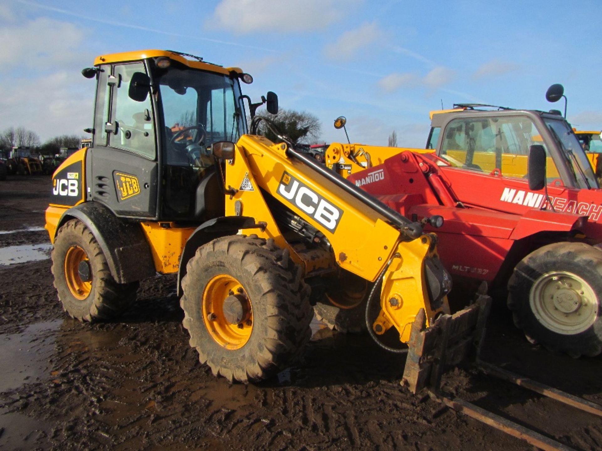 2011 JCB 220 Pivot Steer Loadall 3500 Hrs Reg. No. AU11 BNY Ser No 01545058 - Image 2 of 7