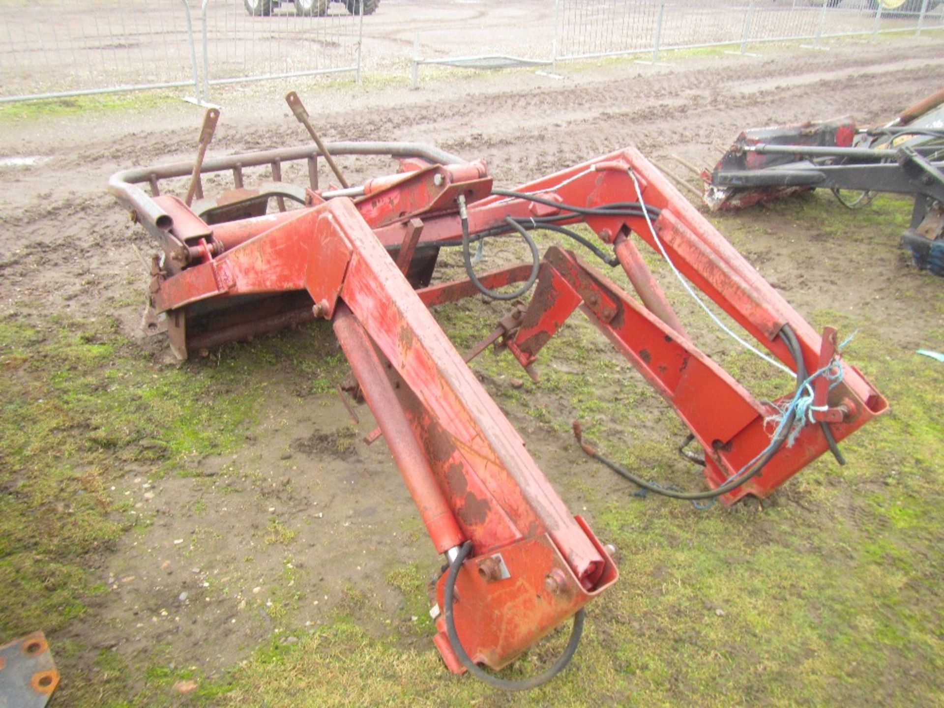 Massey Ferguson 75 Power Loader to fit MF 240 c/w Brackets UNRESERVED LOT - Image 3 of 4