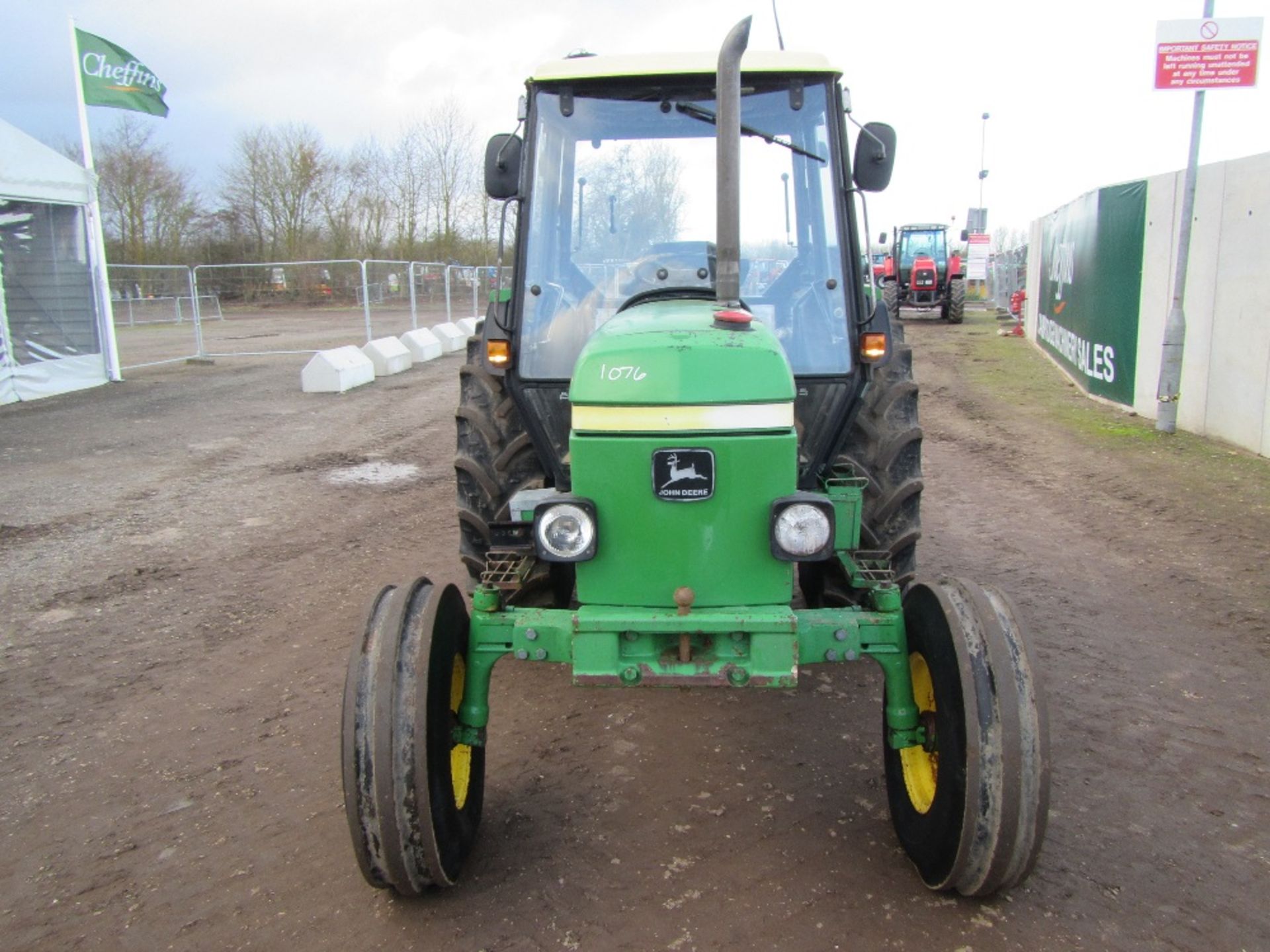 John Deere 2650 2wd Tractor c/w MC1 Cab. First Registered 15/8/1990. Reg. No. f399 gra Ser No - Image 2 of 16