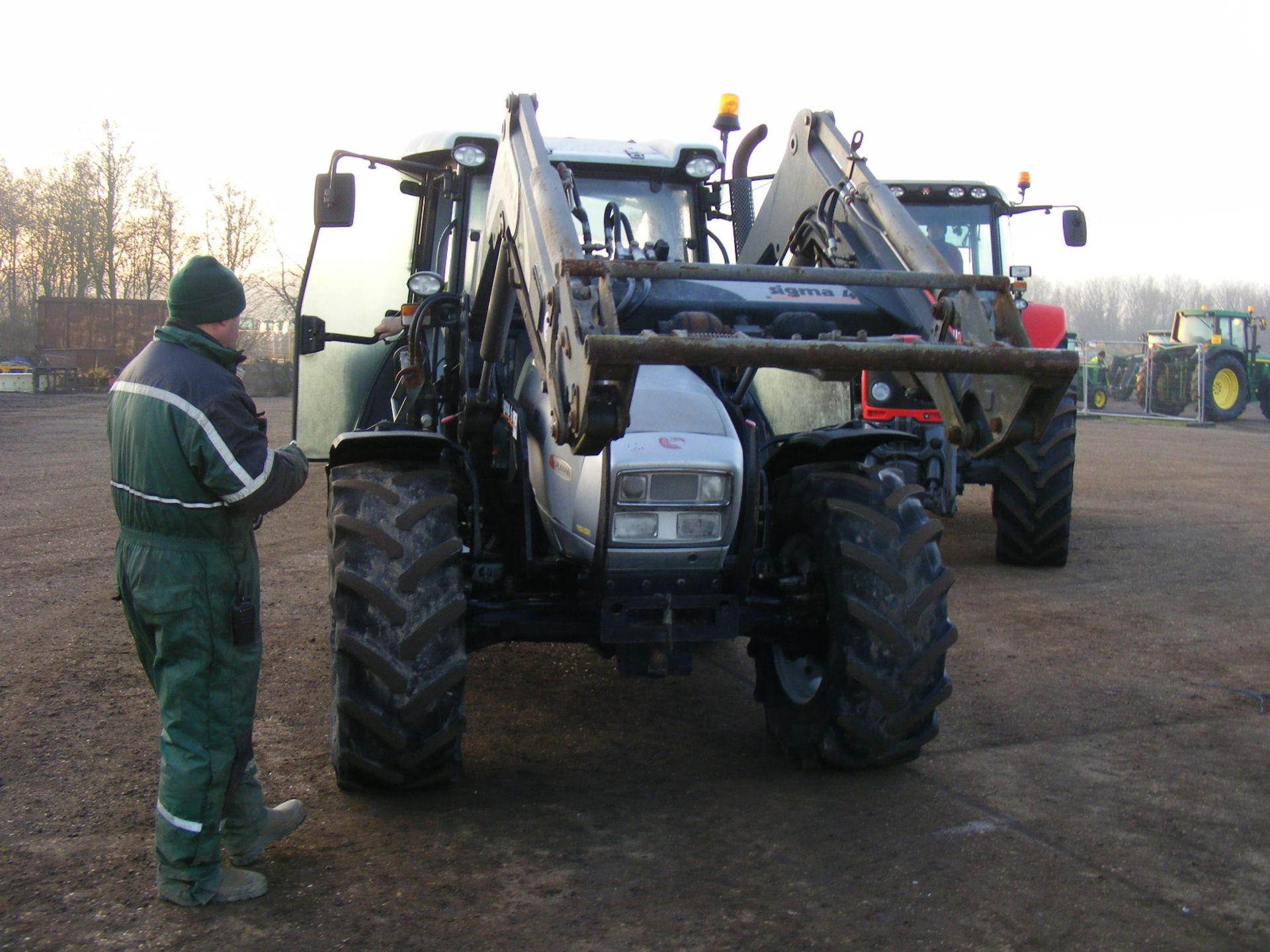 Hurliman XB Max 100 Tractor c/w Sigma Loader 4007 Hrs Reg. No. SJ08 GFG - Image 3 of 6