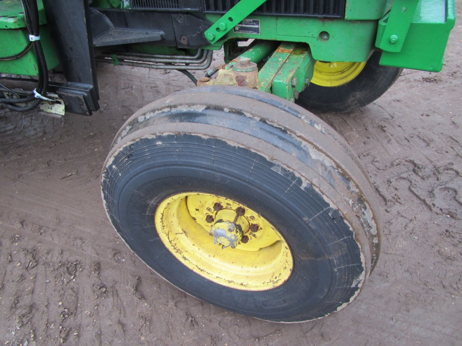 John Deere 2650 Tractor c/w Trima Loader Reg. No. E863 VGA. Ser No 621447 UNRESERVED LOT - Image 4 of 17