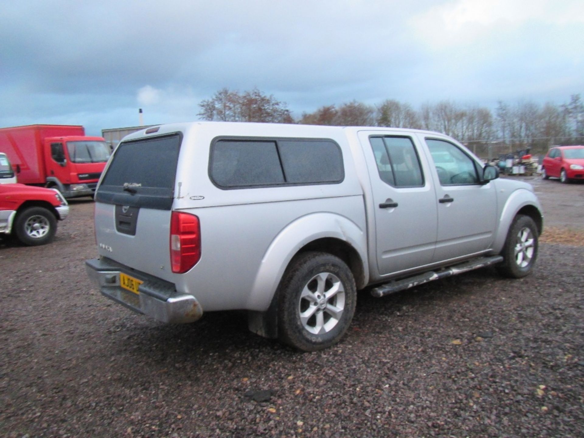 Nissan Navara DCI SE Pick Up. One owner from new MOT till 28/04/17 Reg. No. AJ06 UDH - Image 5 of 7