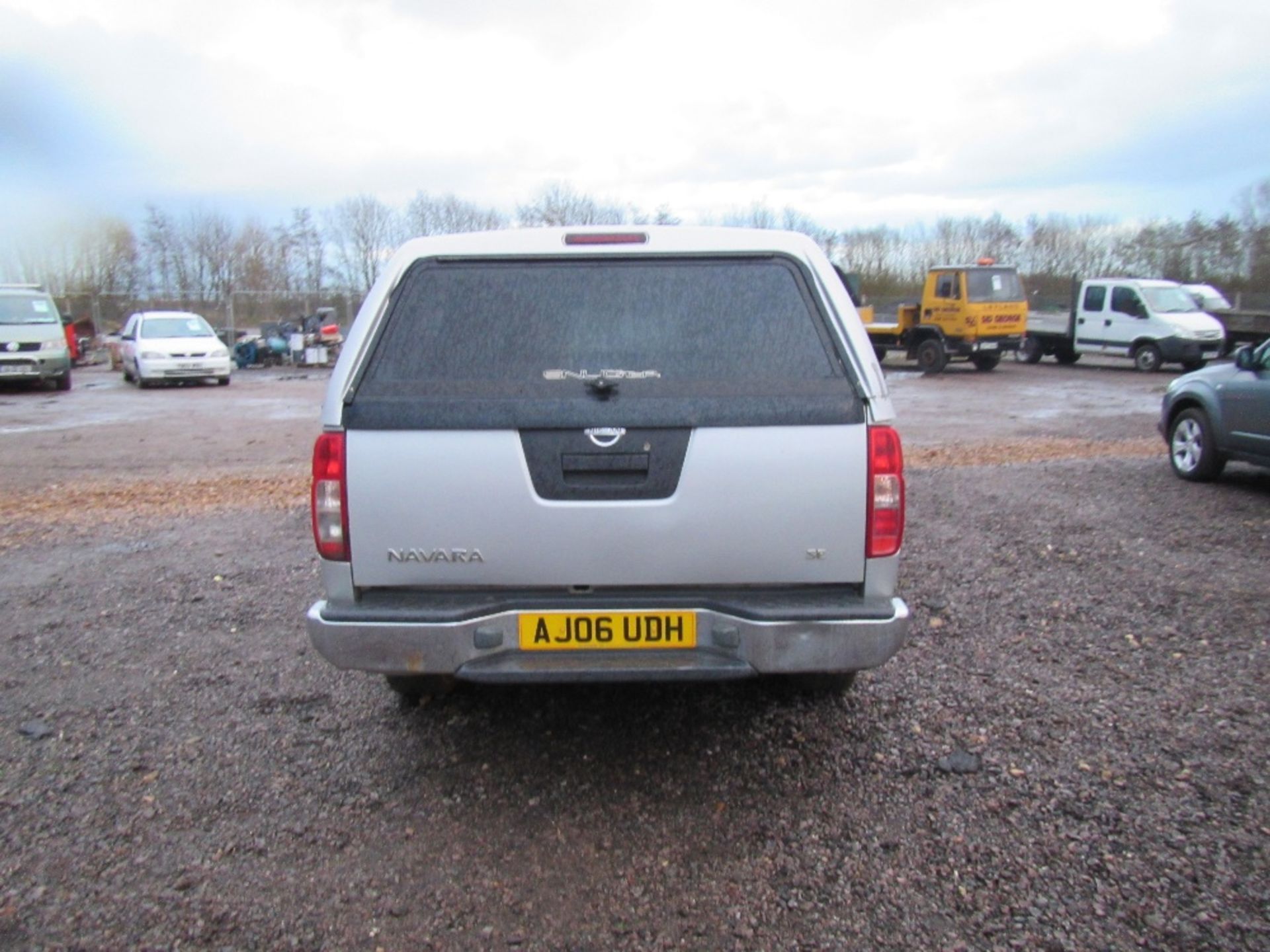 Nissan Navara DCI SE Pick Up. One owner from new MOT till 28/04/17 Reg. No. AJ06 UDH - Image 6 of 7