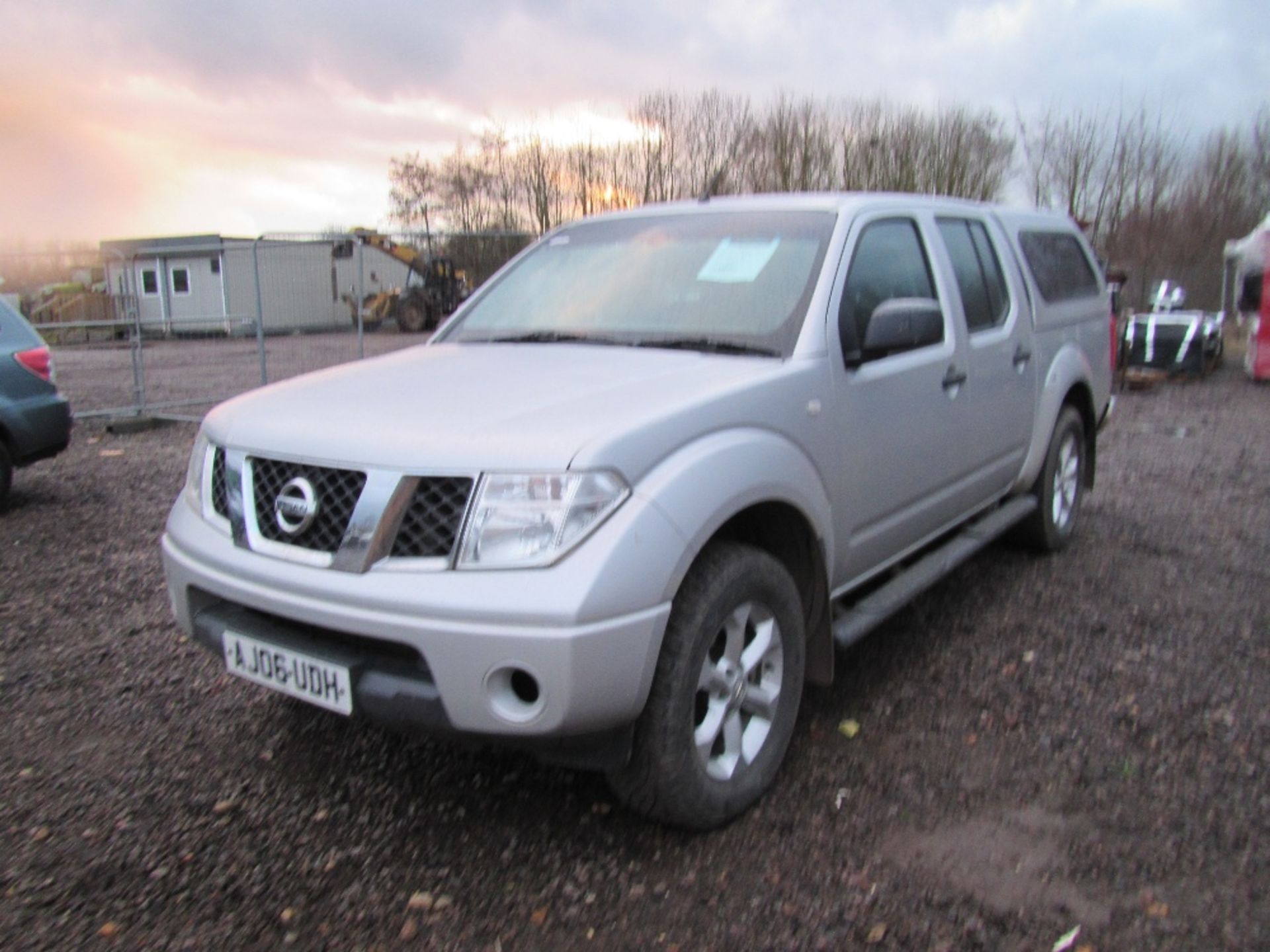 Nissan Navara DCI SE Pick Up. One owner from new MOT till 28/04/17 Reg. No. AJ06 UDH