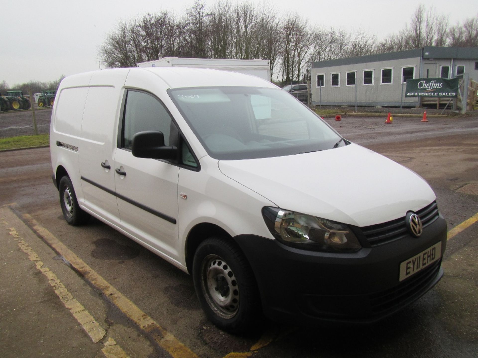 VW C20 TDI Caddy Maxi Van. Regd 10/6/11. White. 1 former keeper. Reg Docs available. Mileage: 136, - Image 3 of 7