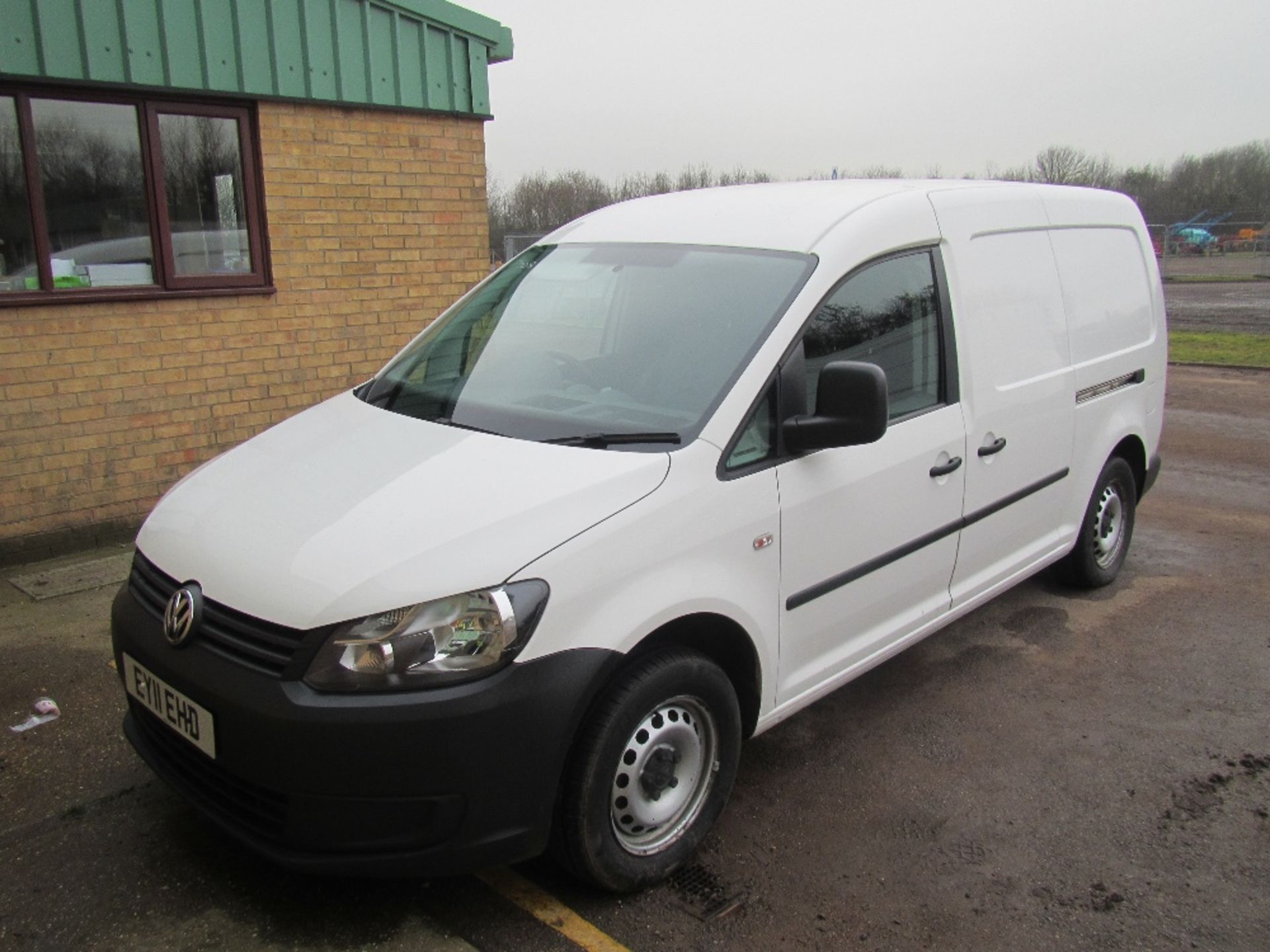 VW C20 TDI Caddy Maxi Van. Regd 10/6/11. White. 1 former keeper. Reg Docs available. Mileage: 136,