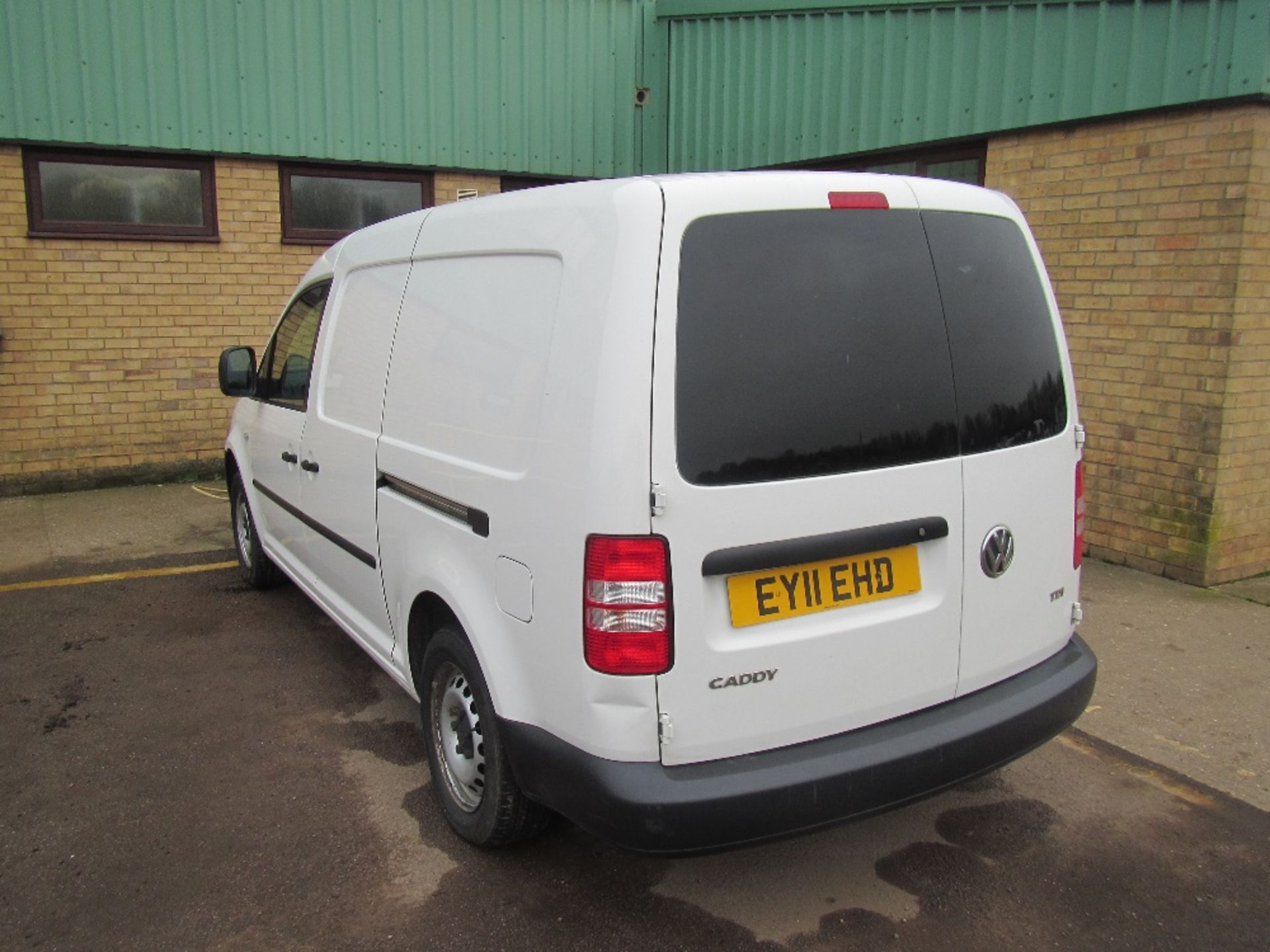 VW C20 TDI Caddy Maxi Van. Regd 10/6/11. White. 1 former keeper. Reg Docs available. Mileage: 136, - Image 7 of 7