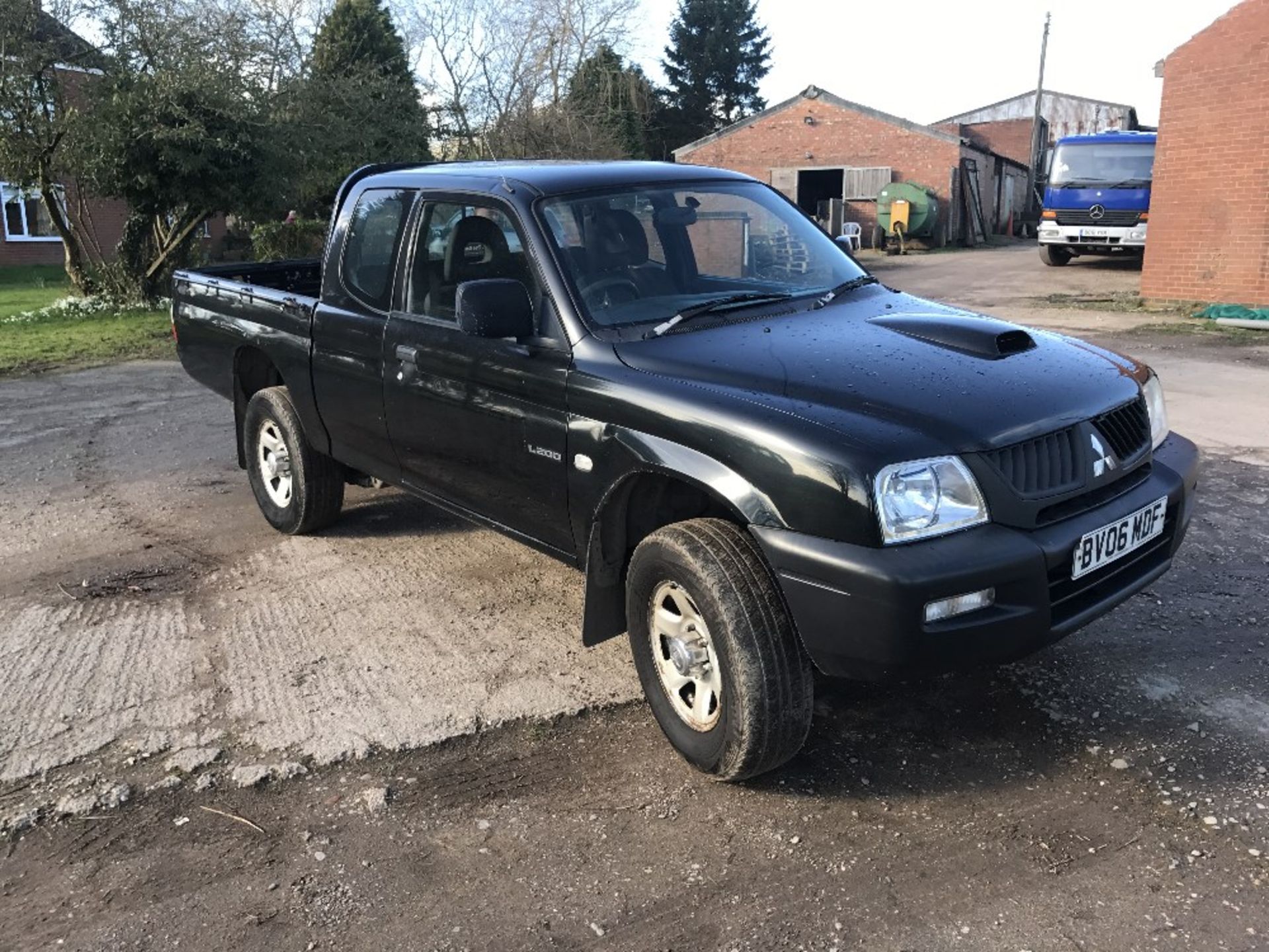 Mitsubishi L200 Club Cab 2 Door Pick Up 4x4, Diff Lock, Tow Bar Ball & Pin, One owner Reg. No. - Image 3 of 5