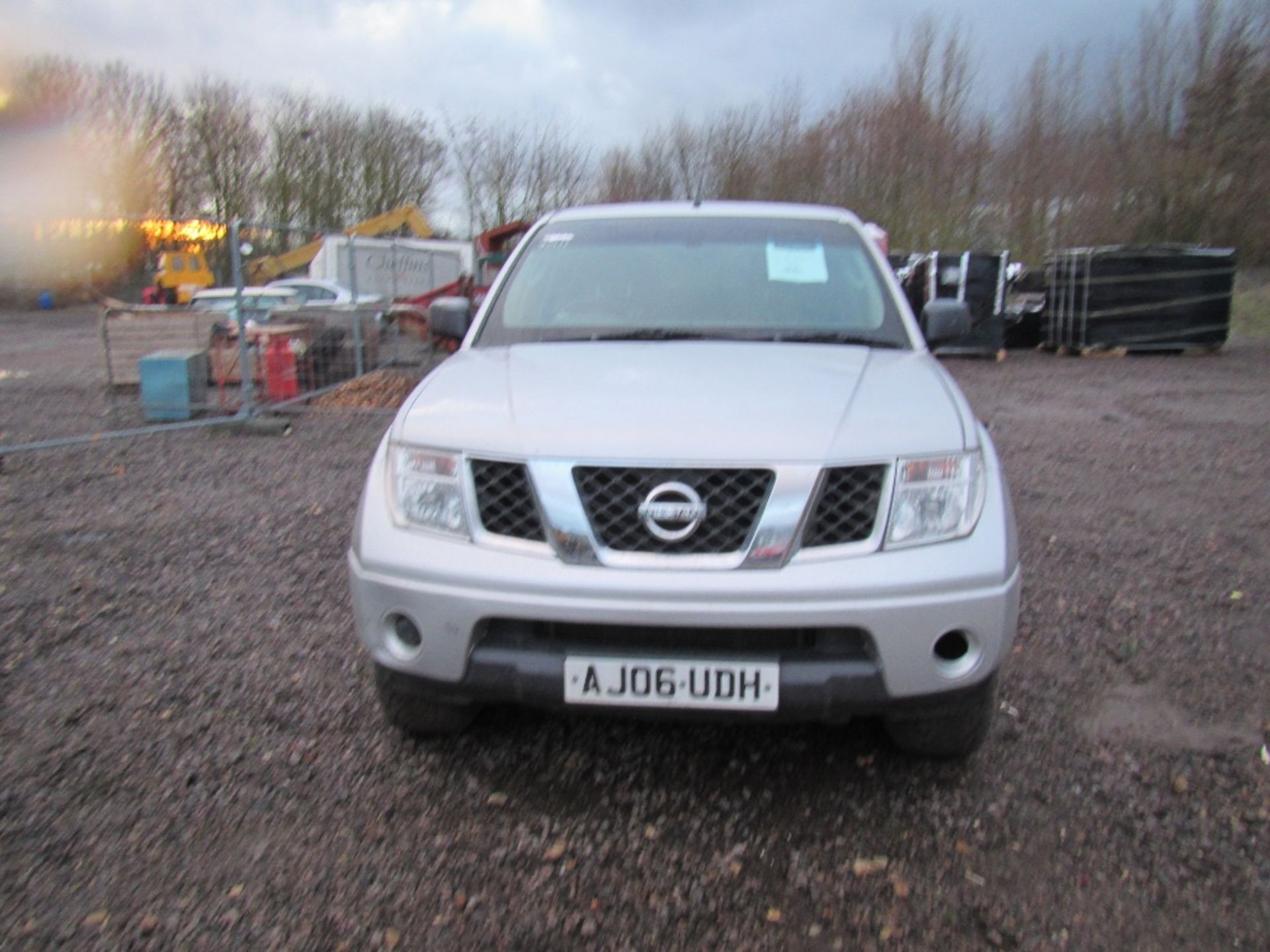 Nissan Navara DCI SE Pick Up. One owner from new MOT till 28/04/17 Reg. No. AJ06 UDH - Image 2 of 7