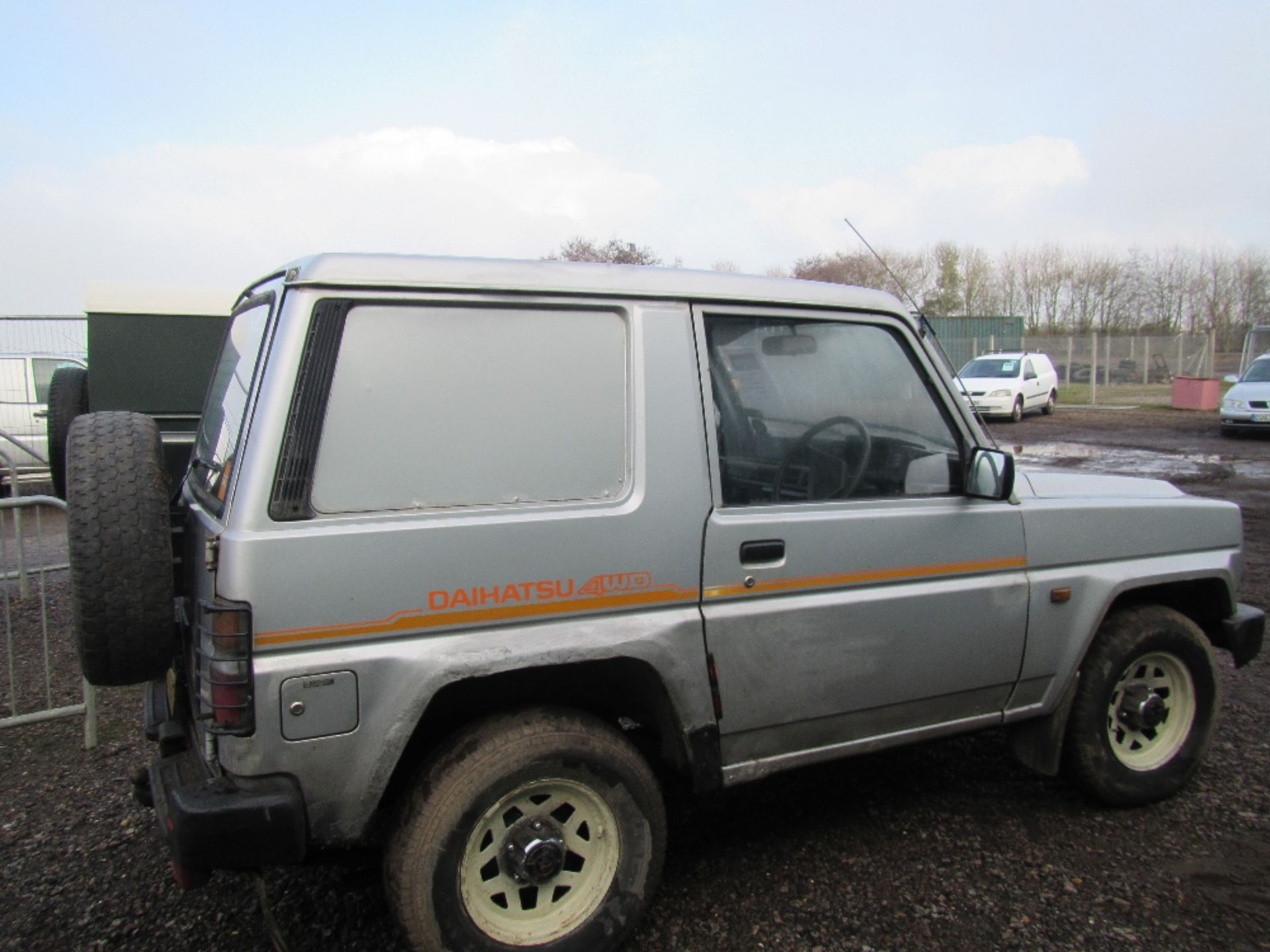 Daihatsu Fourtrak Diesel. MOT till 10th July.2017. Reg. No. E510 MBX - Image 4 of 5