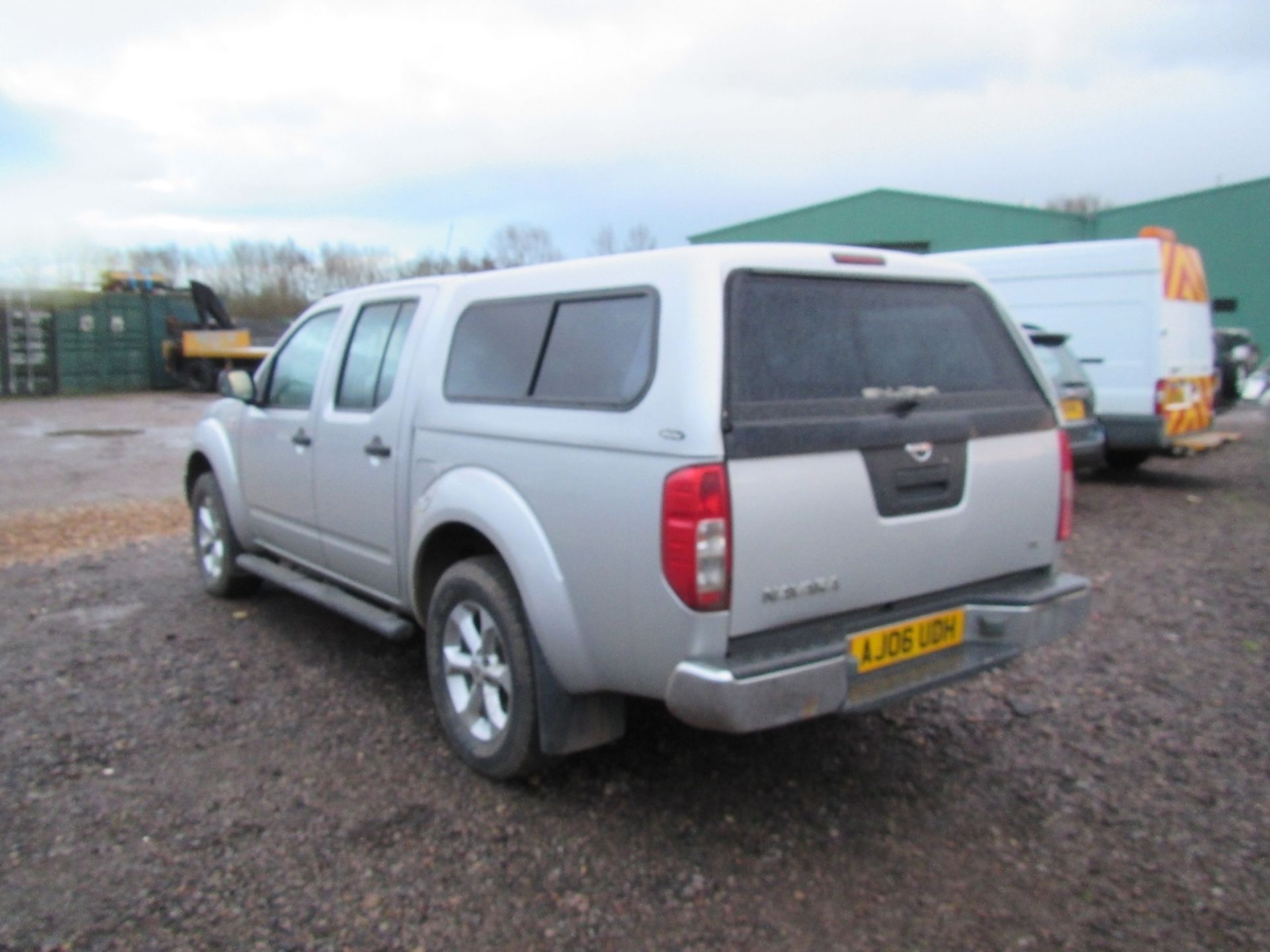 Nissan Navara DCI SE Pick Up. One owner from new MOT till 28/04/17 Reg. No. AJ06 UDH - Image 7 of 7