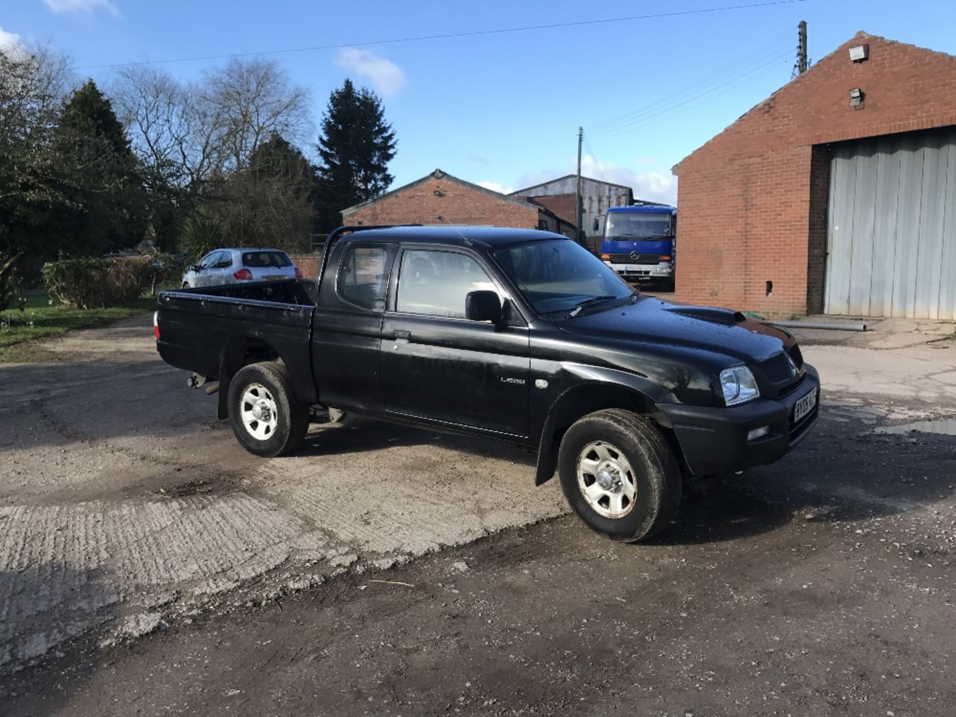 Mitsubishi L200 Club Cab 2 Door Pick Up 4x4, Diff Lock, Tow Bar Ball & Pin, One owner Reg. No. - Image 2 of 5