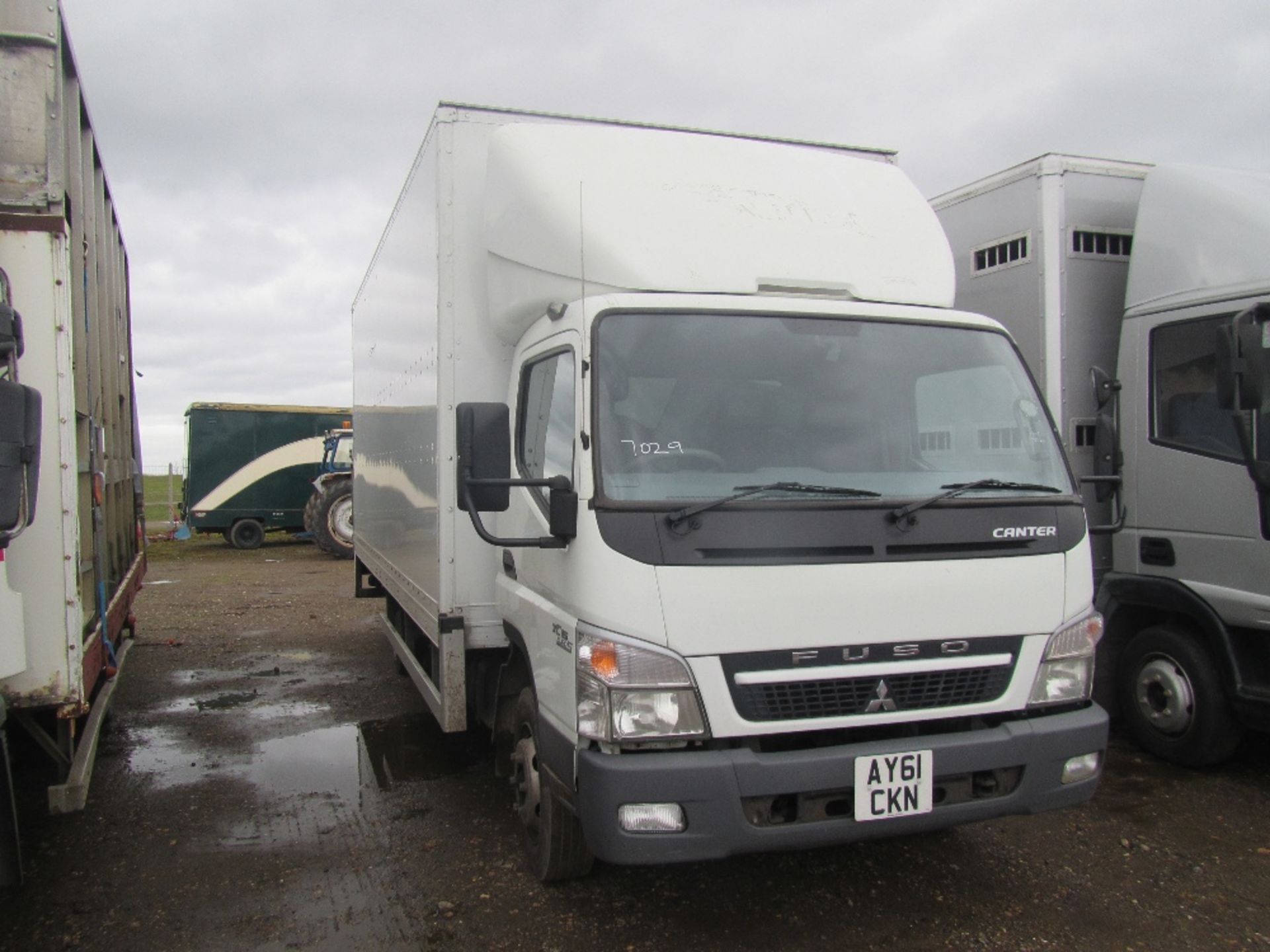 Mitsubishi Fuso Canter 7C15 Euro 5 c/w Tail Lift, Roller Shutter Side & Rear Doors. Full Service - Image 3 of 6