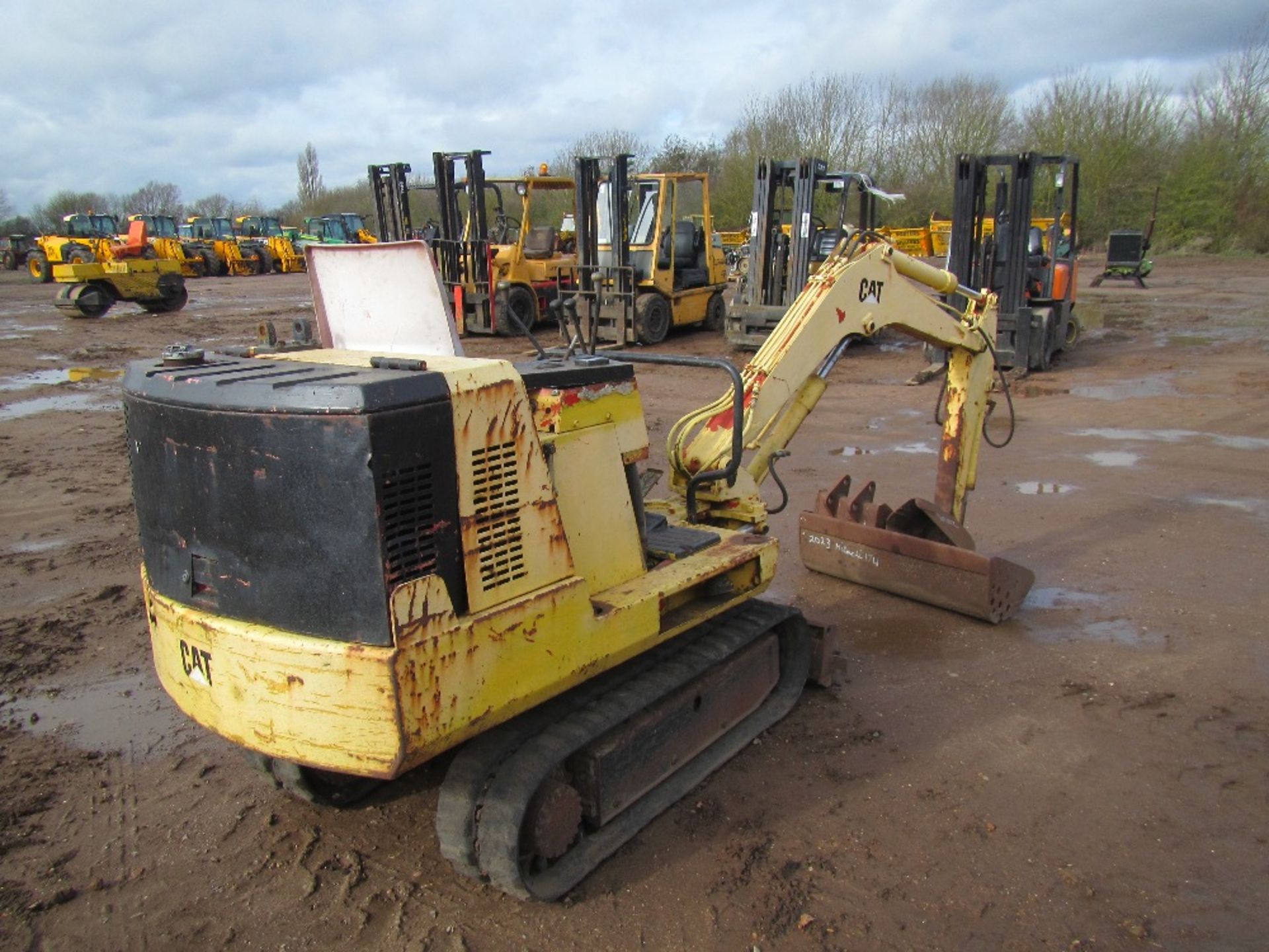 Cat 1.2 Ton Mini Digger c/w Bucket - Image 3 of 7