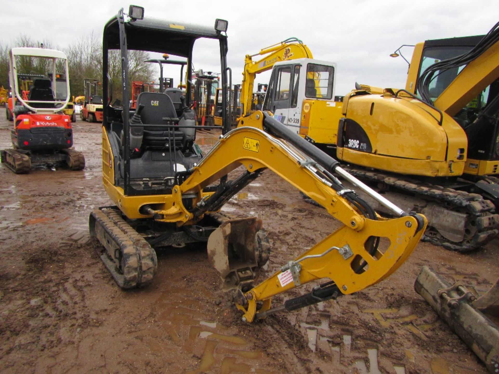 2015 Cat 3014.7D Mini Digger c/w Tracks, Blade, Canopy Cab, on Rubber 600 Hrs - Image 3 of 6