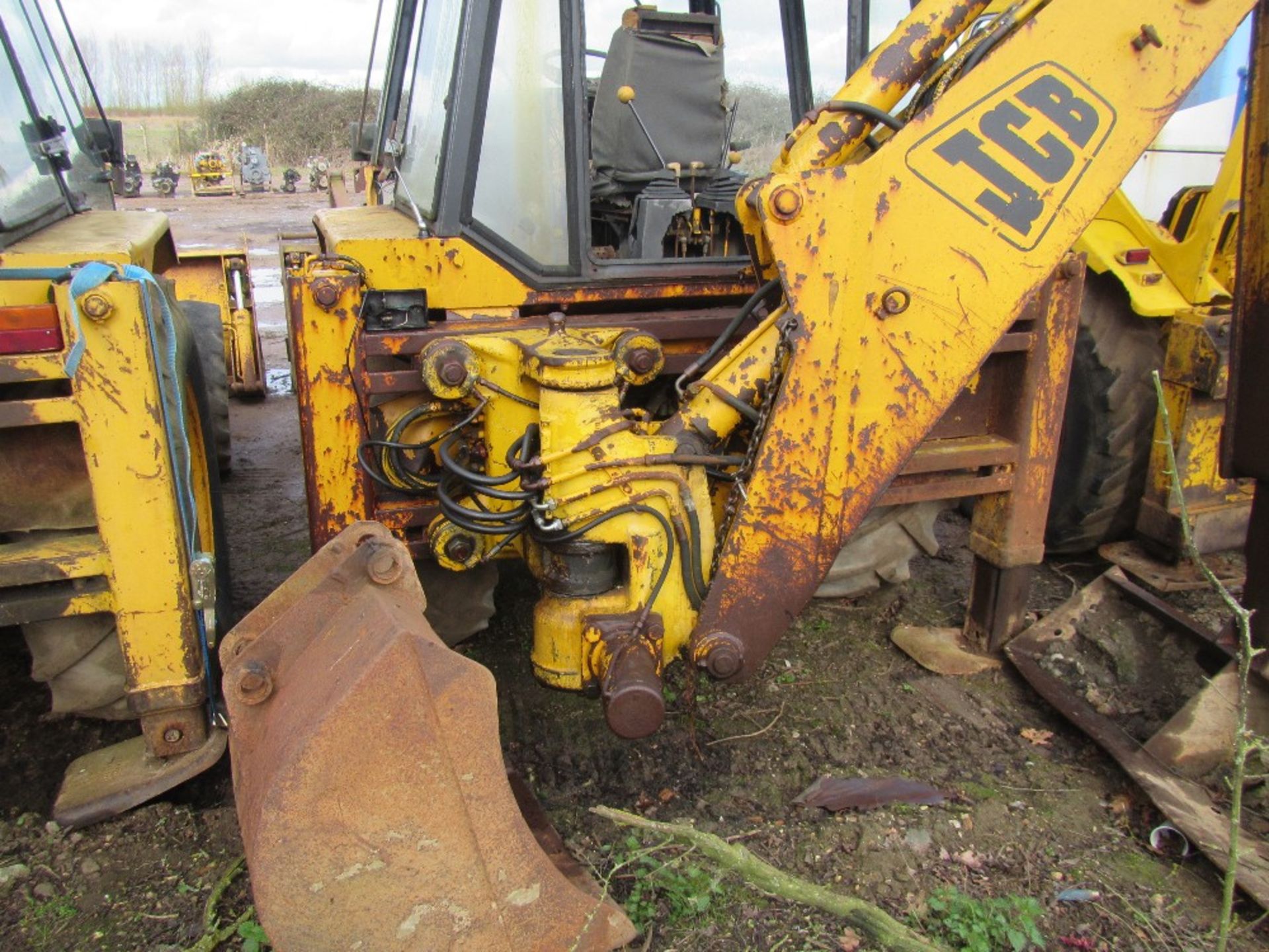 JCB 3CX 4wd Sitemaster Digger c/w Black Cab, 4 in 1 Extradig, Perkins Engine Ser. No. 312838 - Image 4 of 8