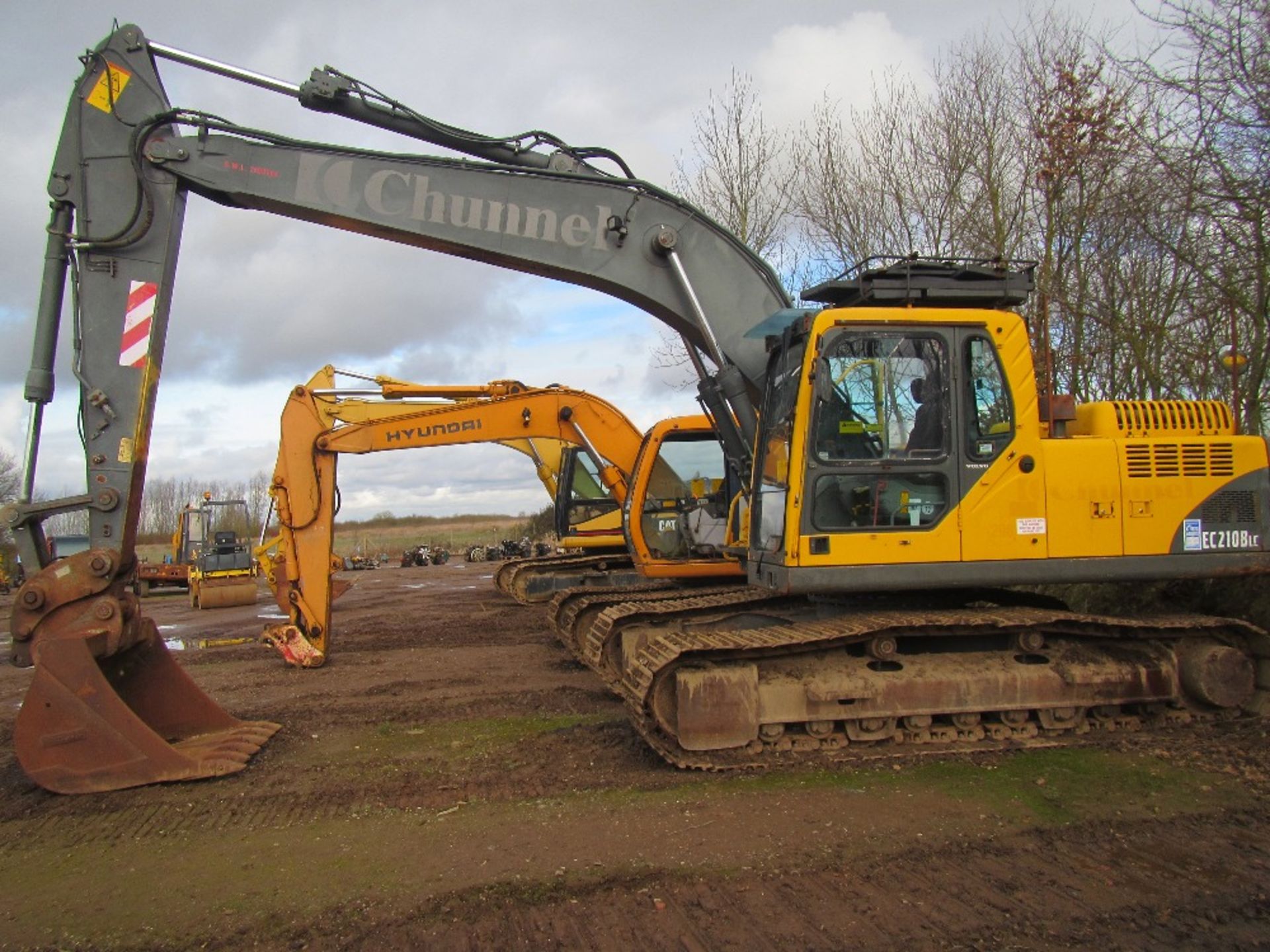 Volvo EC210 Excavator c/w 1 Bucket & Key Ser No EC210BLCV10388