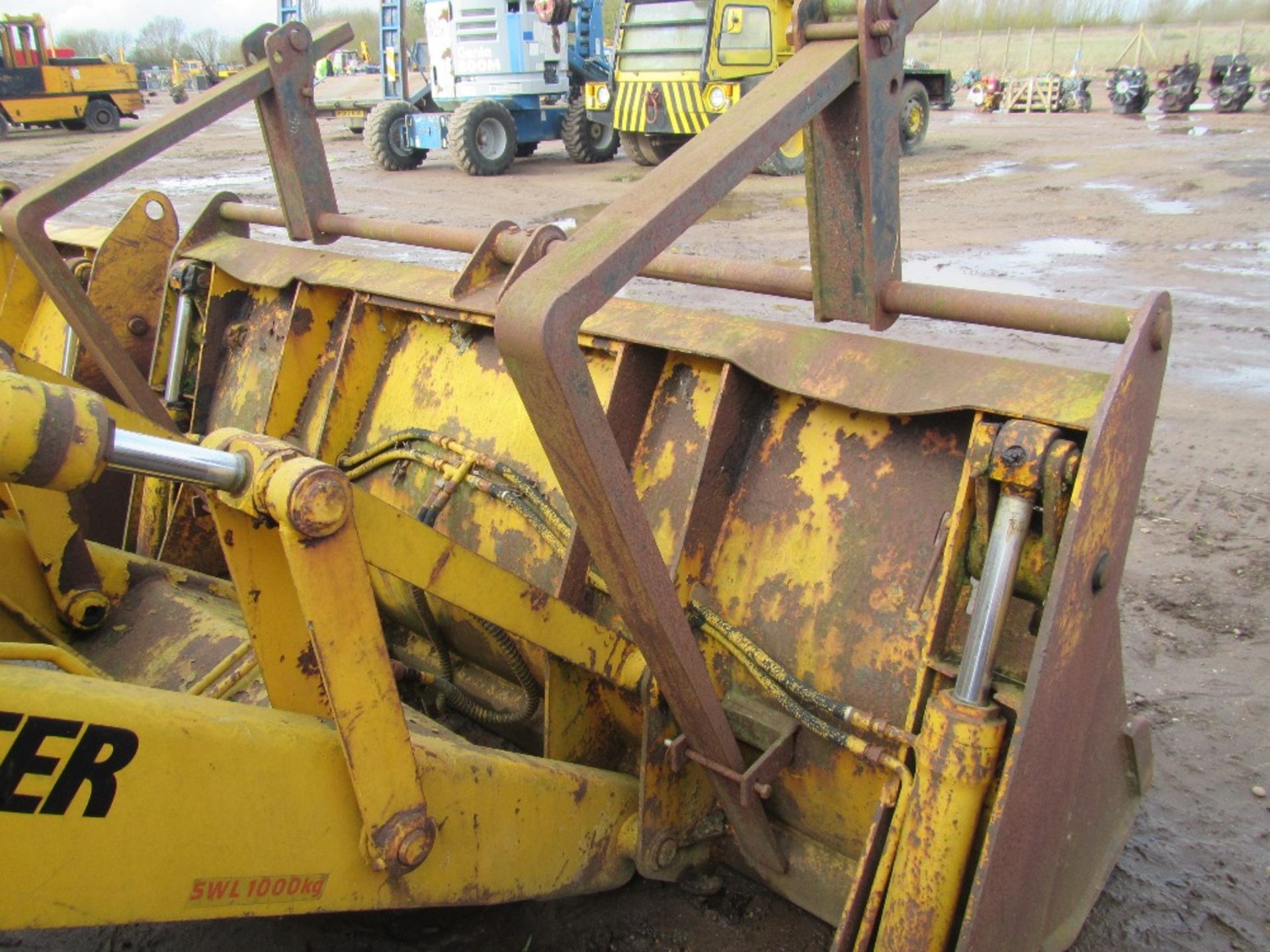 JCB 3CX 4wd Sitemaster Digger c/w Black Cab, 4 in 1 Extradig, Perkins Engine Ser. No. 312838 - Image 8 of 8